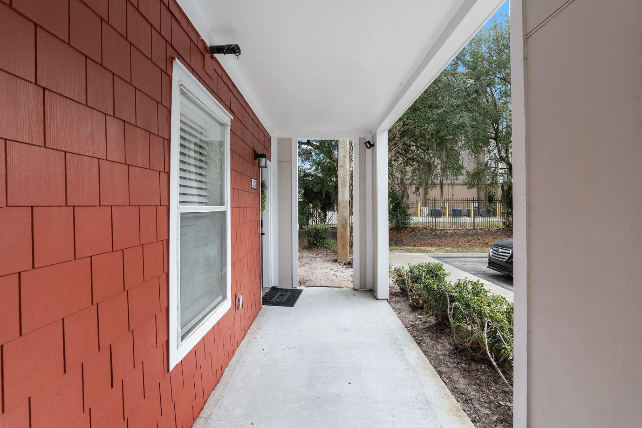 Cozy UF Condo - Near Shands UF VA on Archer Road !