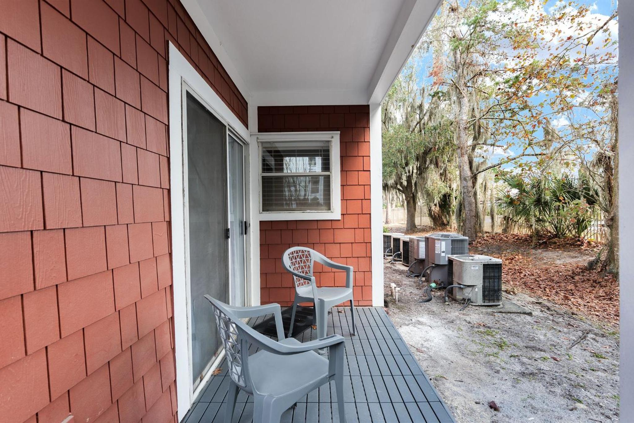 Cozy UF Condo - Near Shands UF VA on Archer Road !