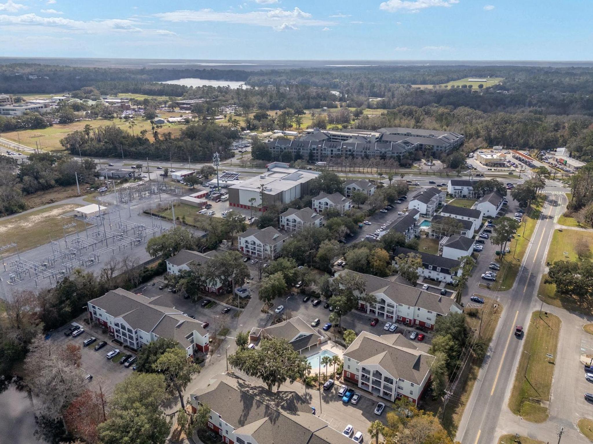 Cozy UF Condo - Near Shands UF VA on Archer Road !