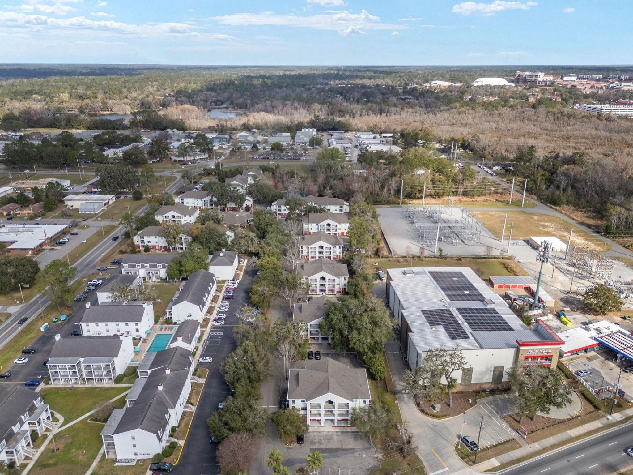 Cozy UF Condo - Near Shands UF VA on Archer Road !