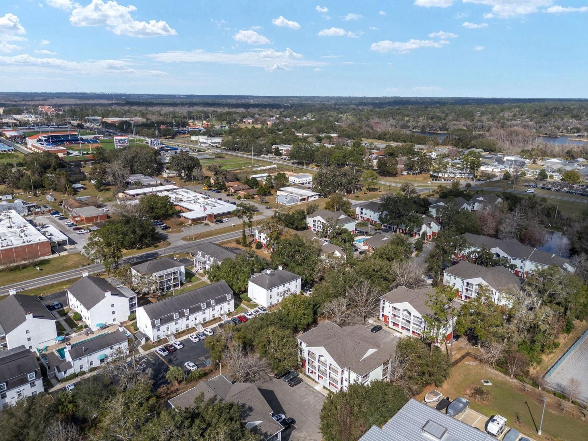 Cozy UF Condo - Near Shands UF VA on Archer Road !
