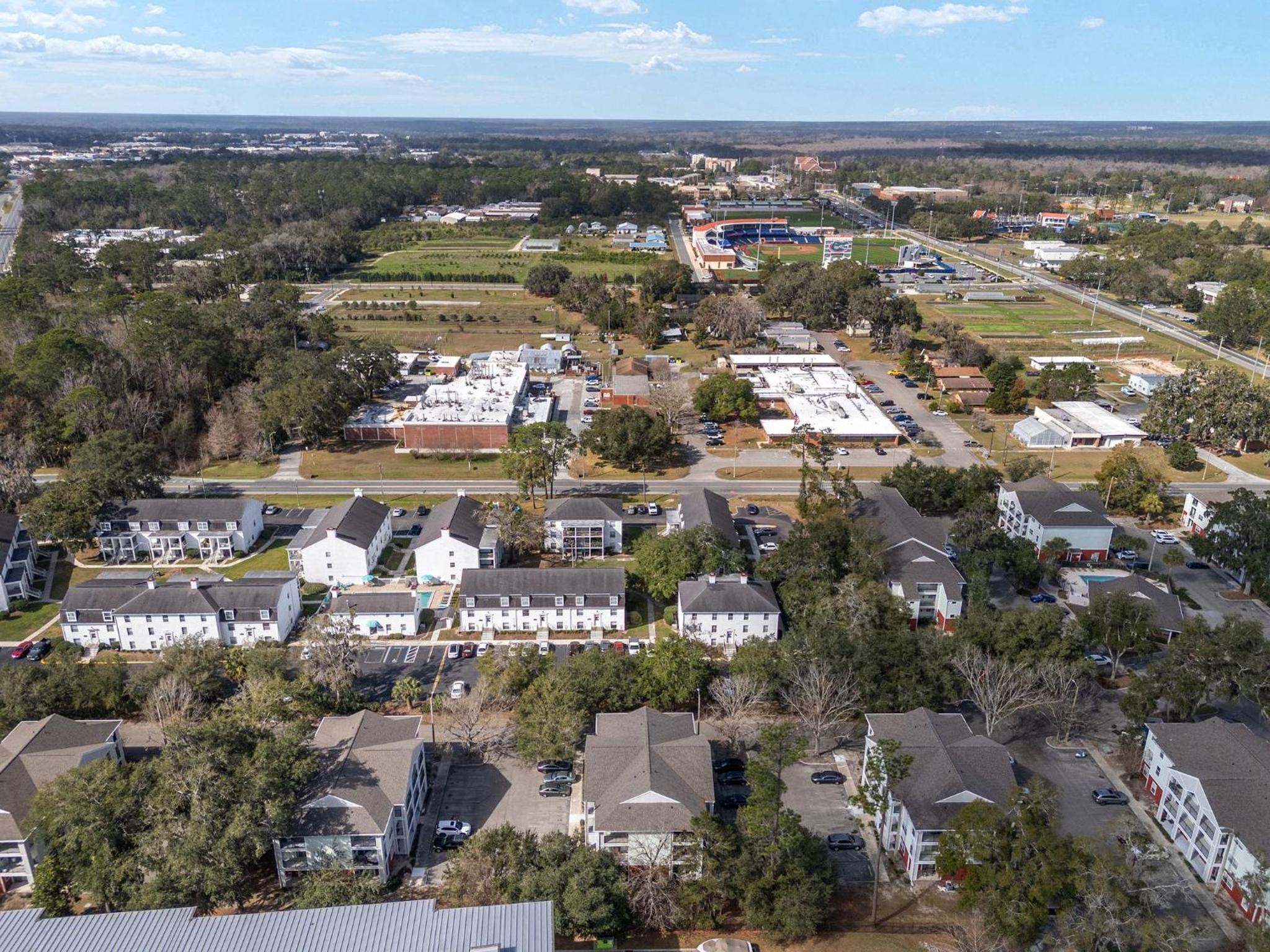 Cozy UF Condo - Near Shands UF VA on Archer Road !