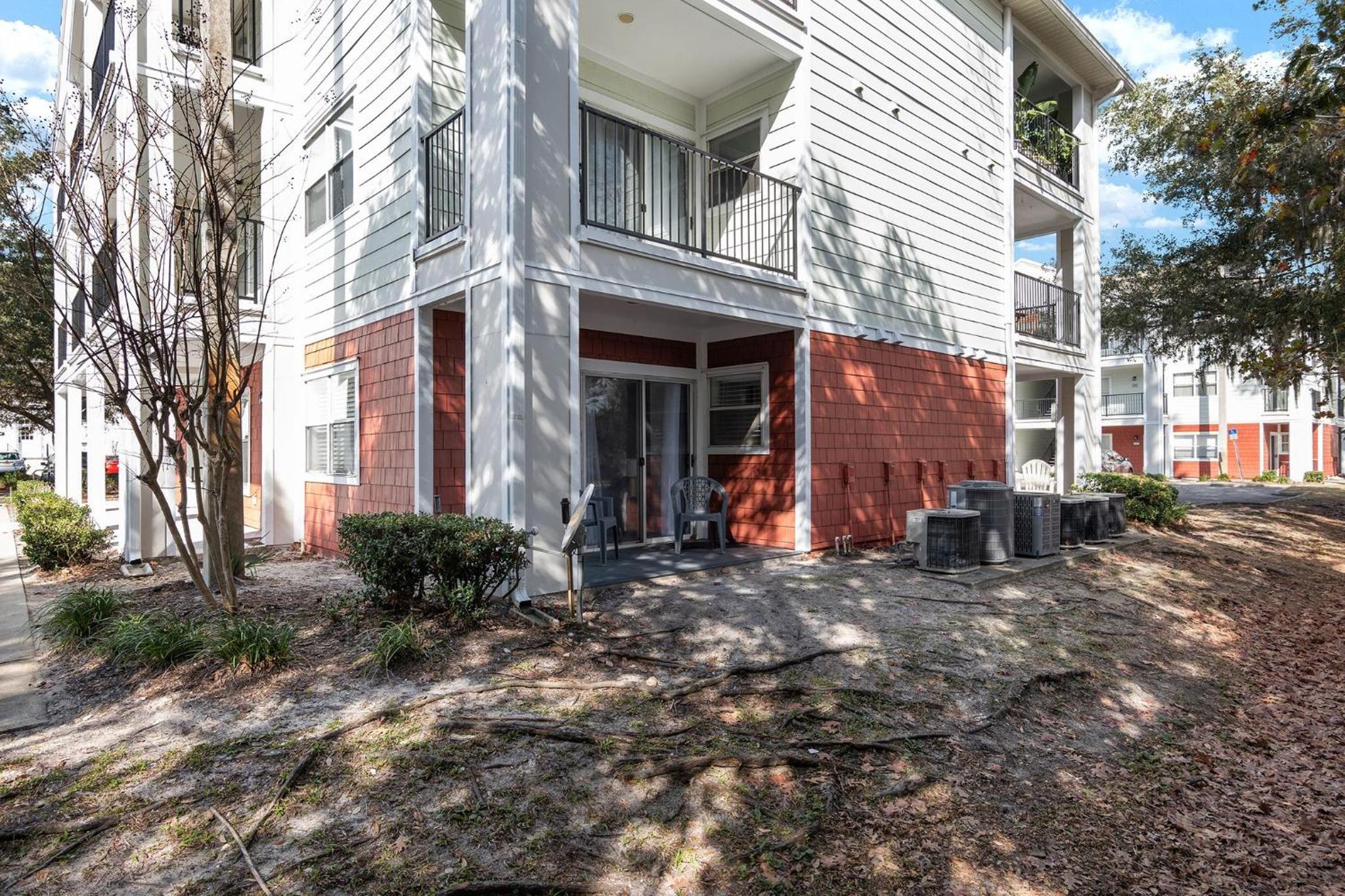 Cozy UF Condo - Near Shands UF VA on Archer Road !