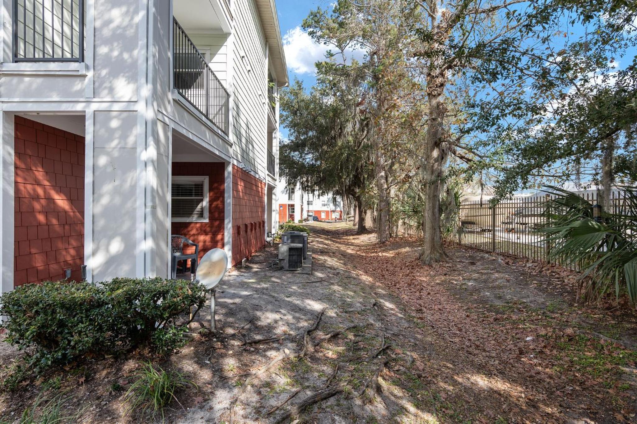 Cozy UF Condo - Near Shands UF VA on Archer Road !