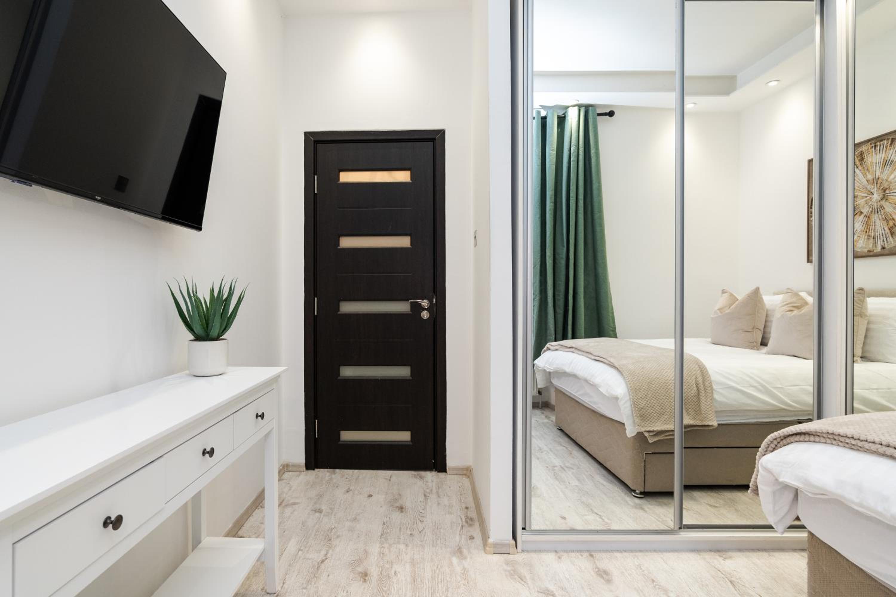Luxury-1 Bed-Apartment-by Holiday Homes