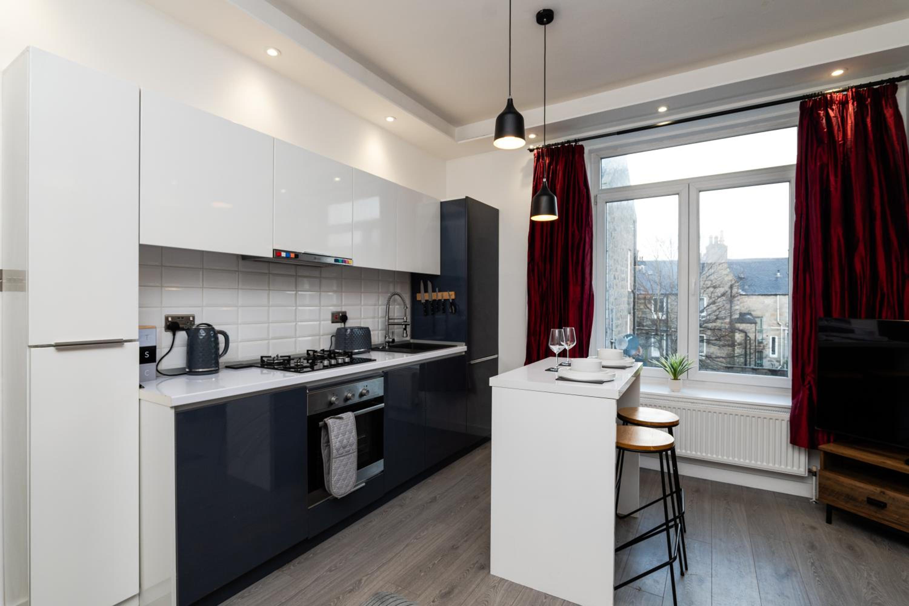 Luxury-1 Bed-Apartment-by Holiday Homes