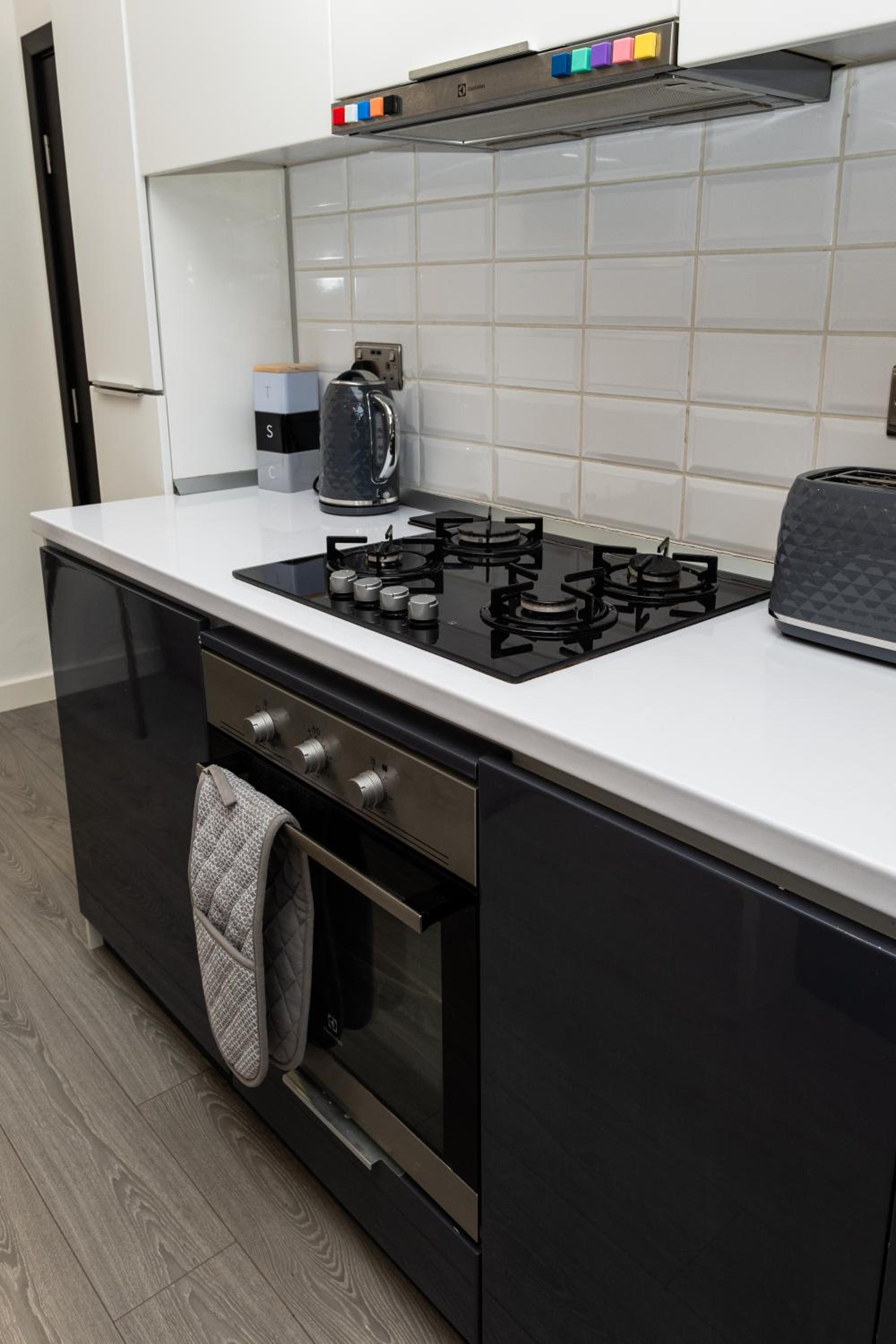 Luxury-1 Bed-Apartment-by Holiday Homes