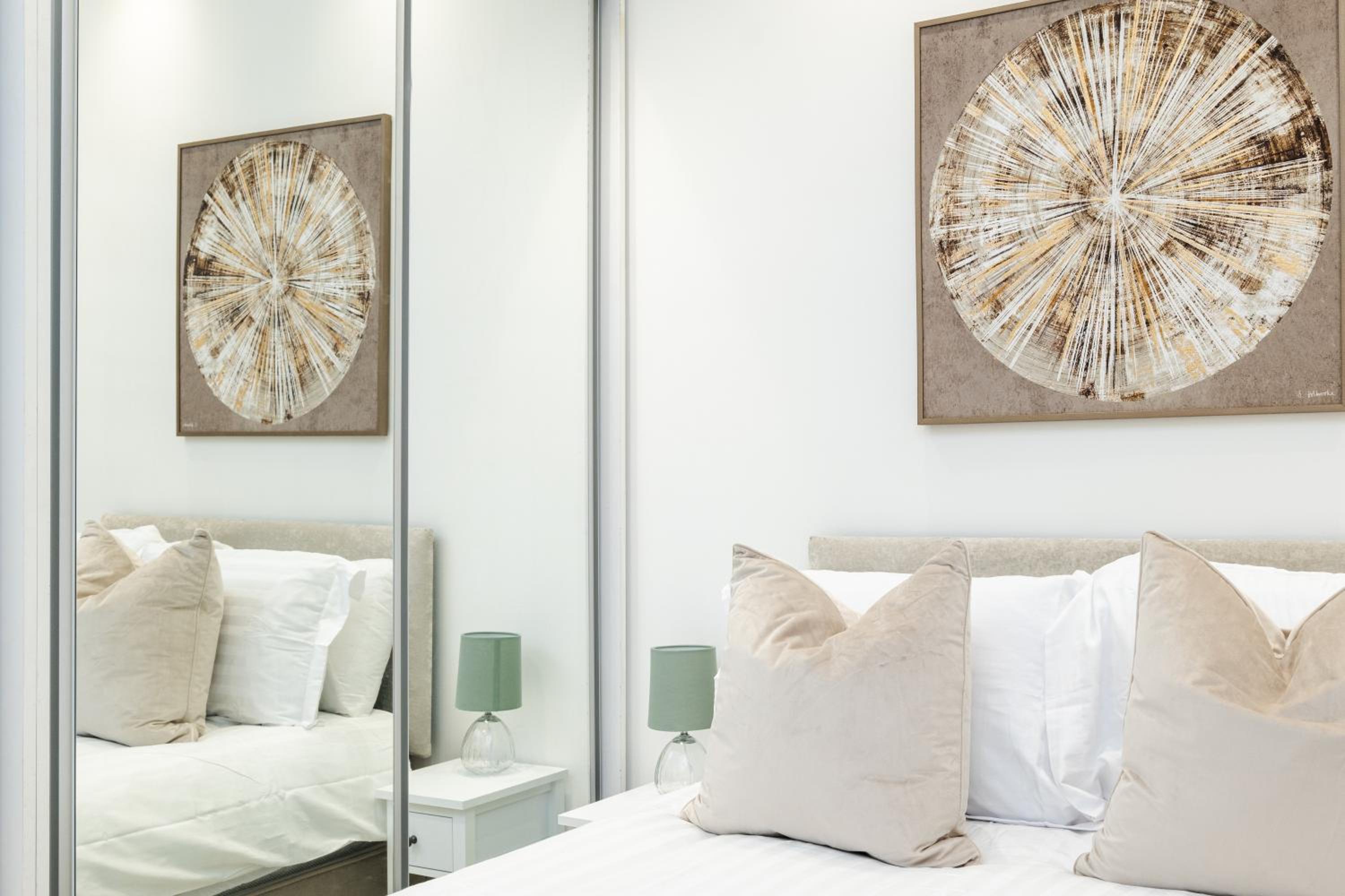 Luxury-1 Bed-Apartment-by Holiday Homes