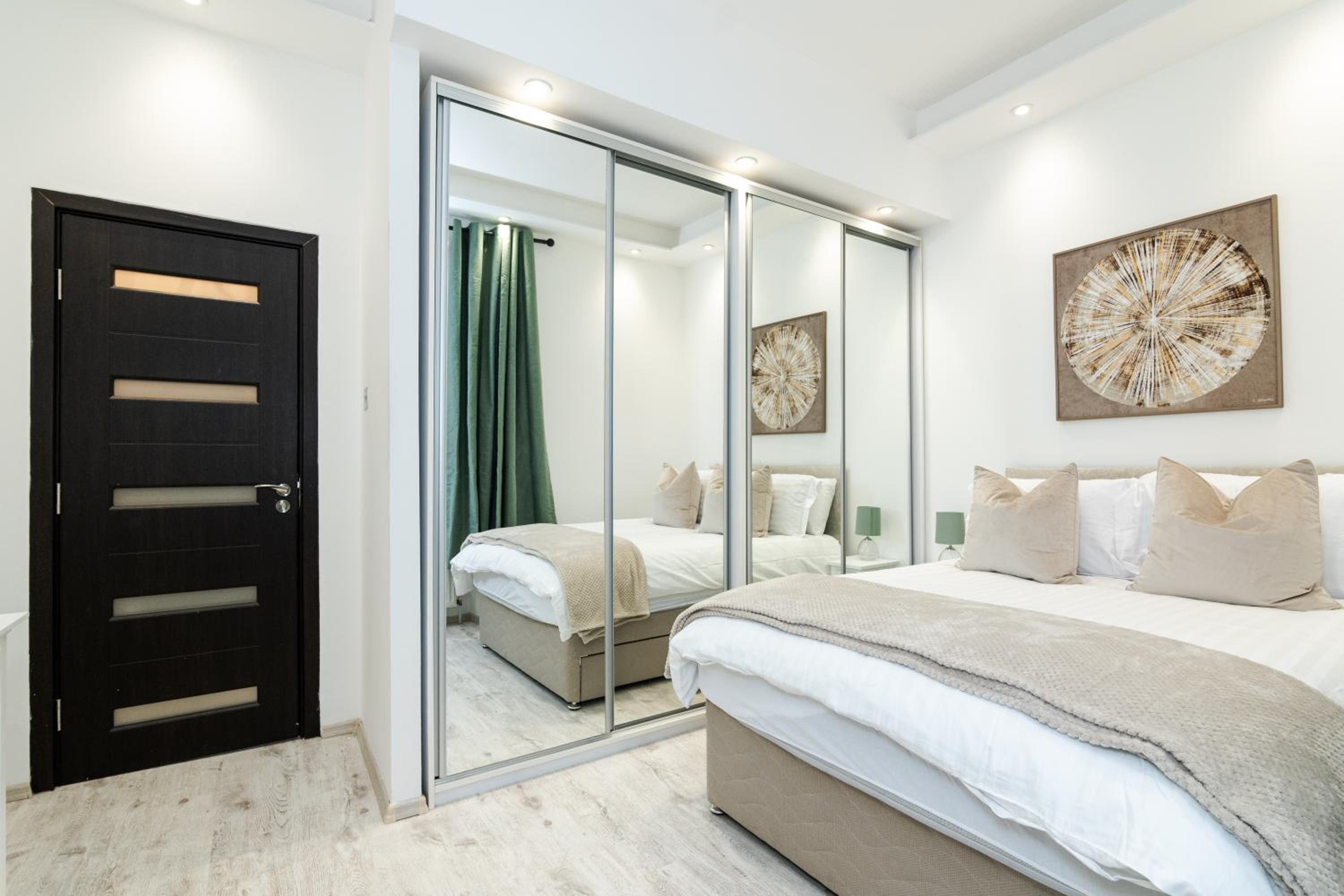 Luxury-1 Bed-Apartment-by Holiday Homes