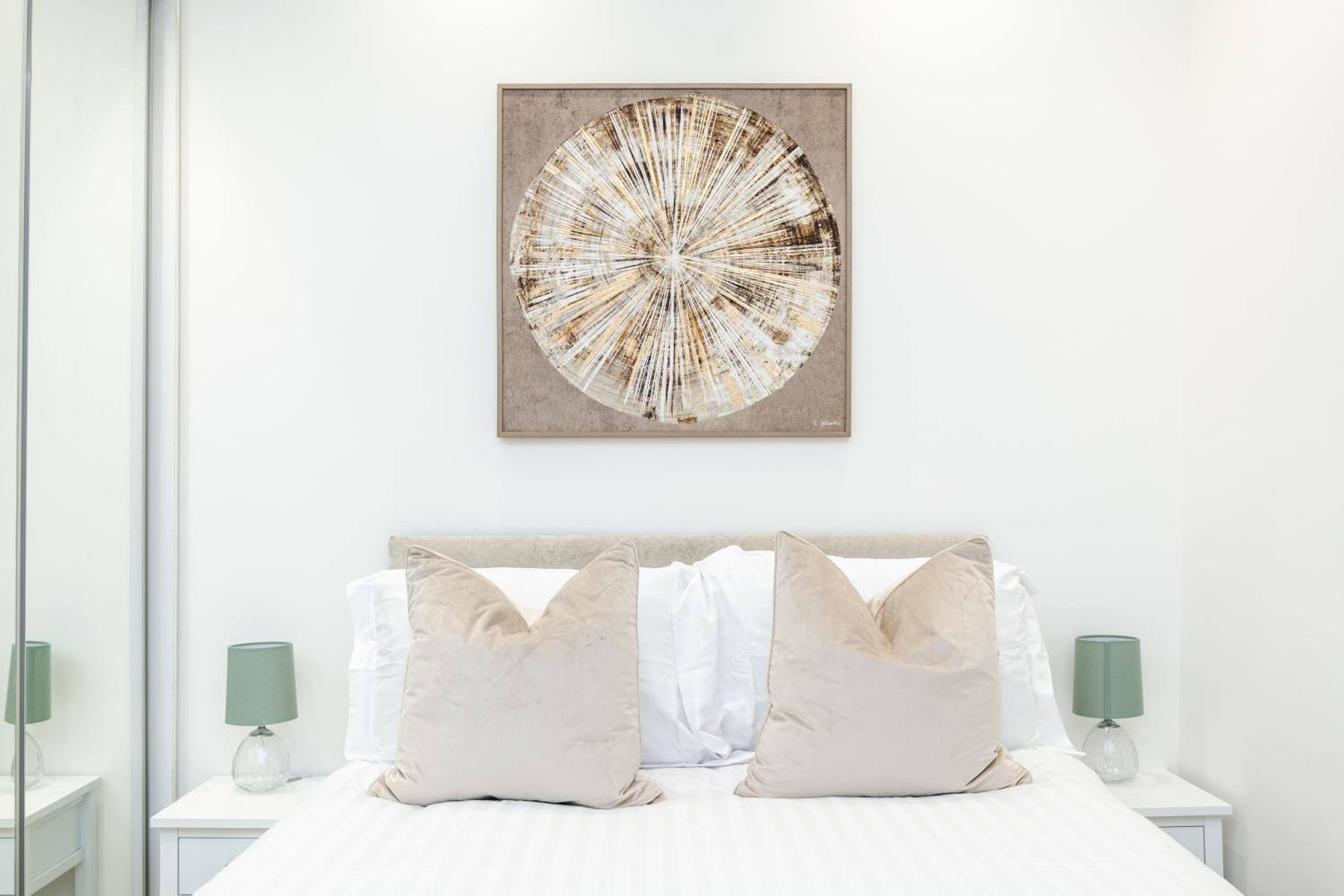 Luxury-1 Bed-Apartment-by Holiday Homes
