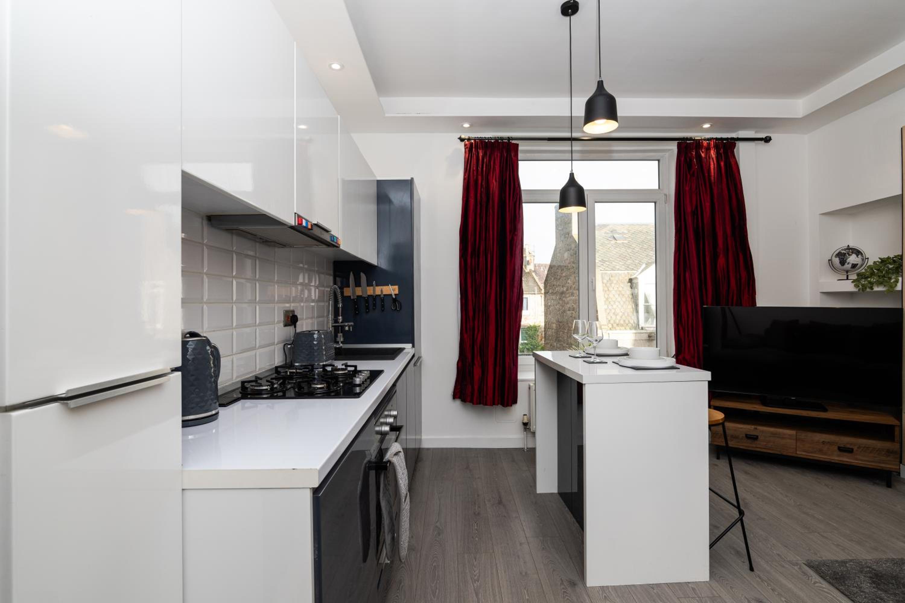 Luxury-1 Bed-Apartment-by Holiday Homes