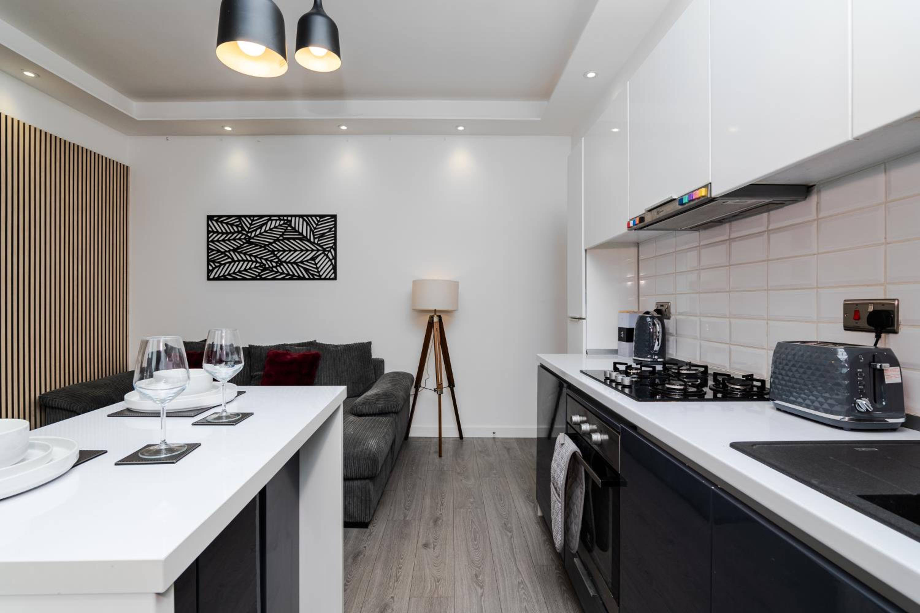Luxury-1 Bed-Apartment-by Holiday Homes