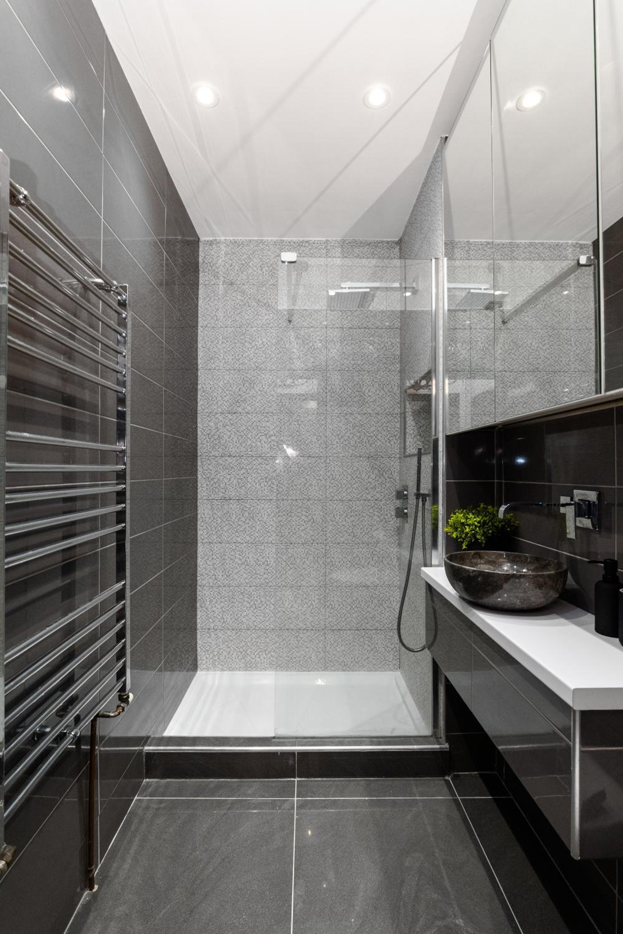 Luxury-1 Bed-Apartment-by Holiday Homes