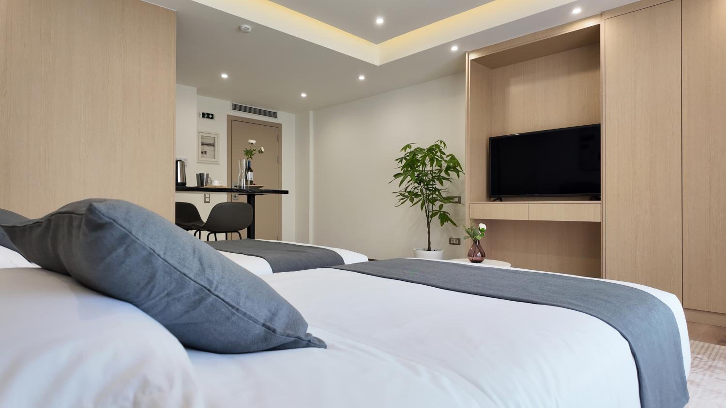 CC LUX Suites in Piraeus Port