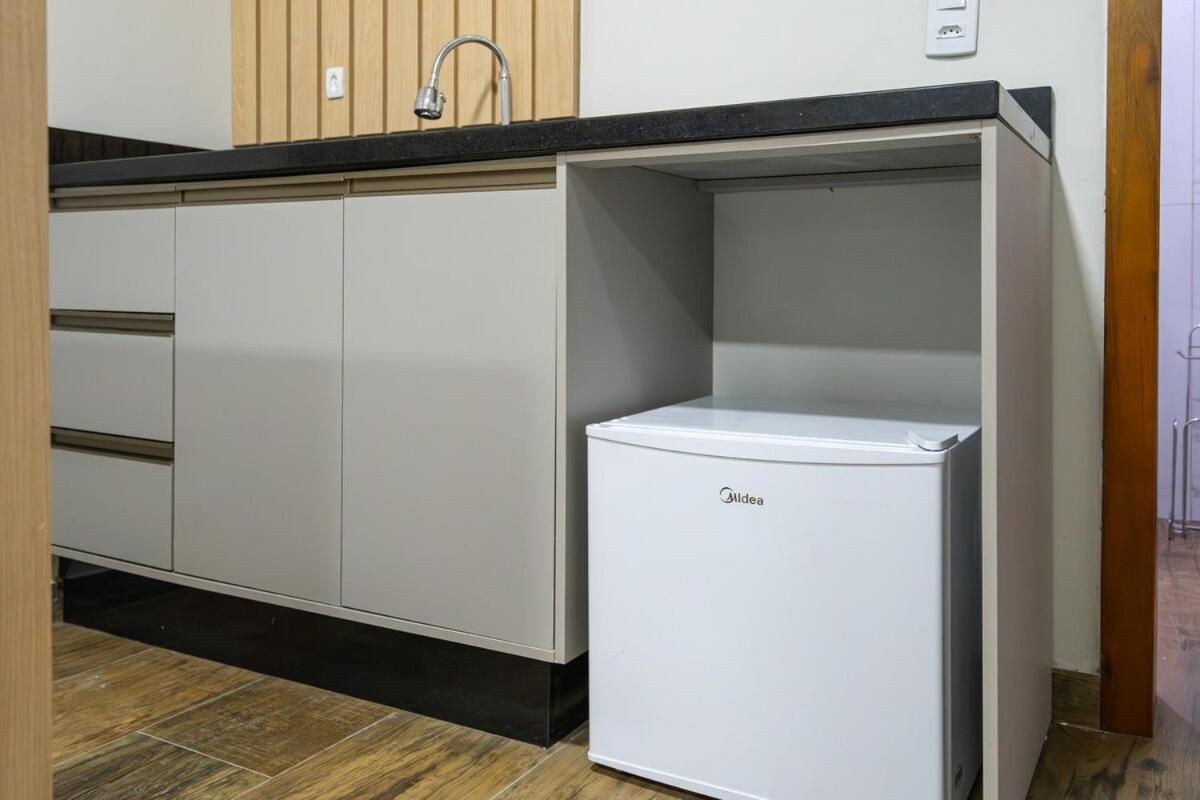 Studio A 350m PRAIA com Garagem privativa Cozinha funcional Ar Condicionado, Wi Fi, Localização estratégica, Centro da cidade, perto de tudo Reserve agora 