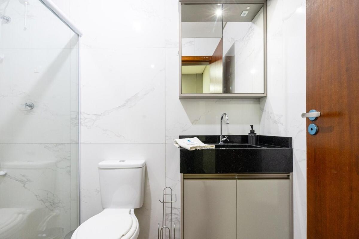 Studio A 350m PRAIA com Garagem privativa Cozinha funcional Ar Condicionado, Wi Fi, Localização estratégica, Centro da cidade, perto de tudo Reserve agora 