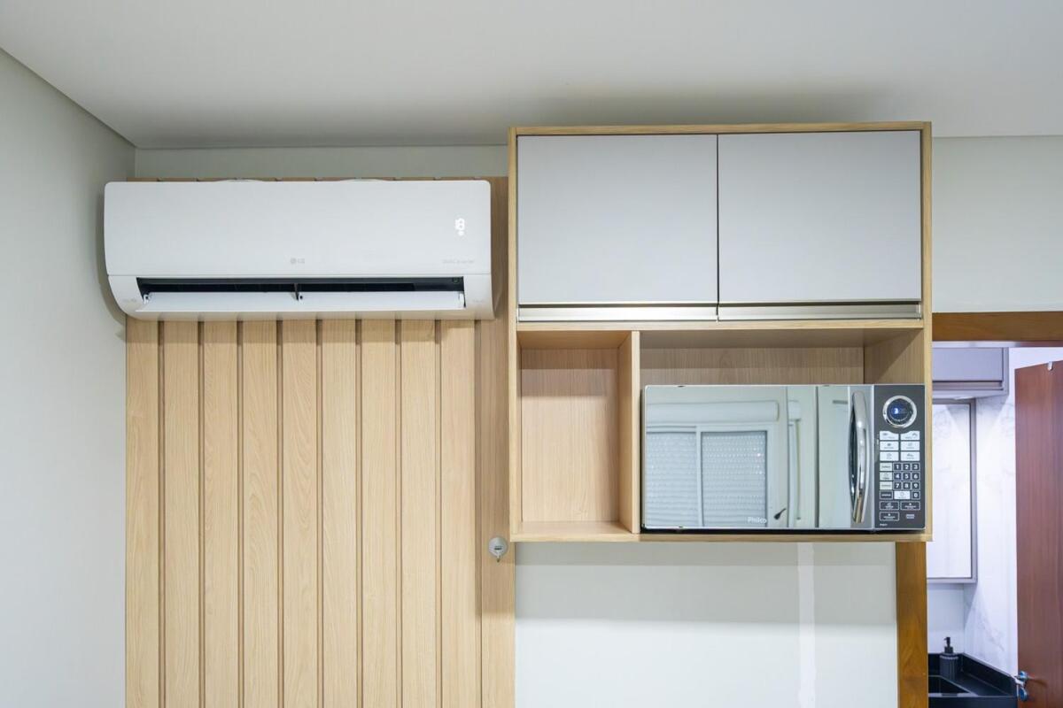 Studio A 350m PRAIA com Garagem privativa Cozinha funcional Ar Condicionado, Wi Fi, Localização estratégica, Centro da cidade, perto de tudo Reserve agora 