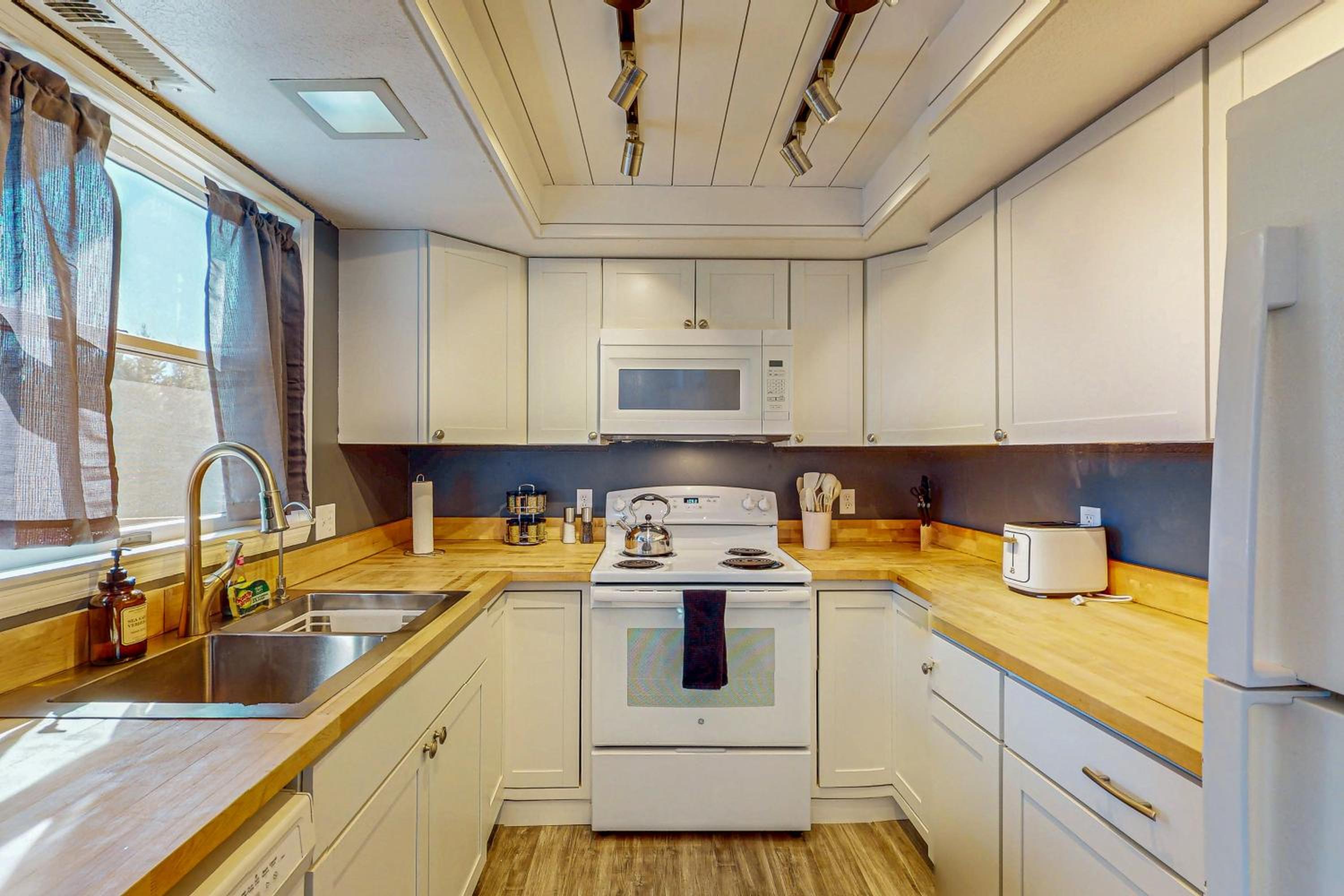 Near Hiking and Biking! Flagstaff Condo with Grill