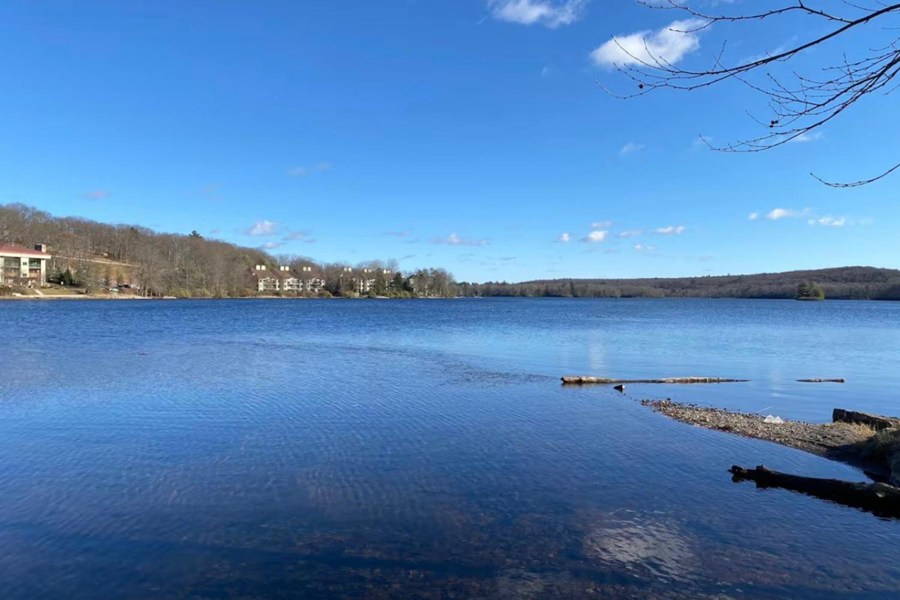 Lakefront Poconos Retreat! Pool and Hot Tub Access