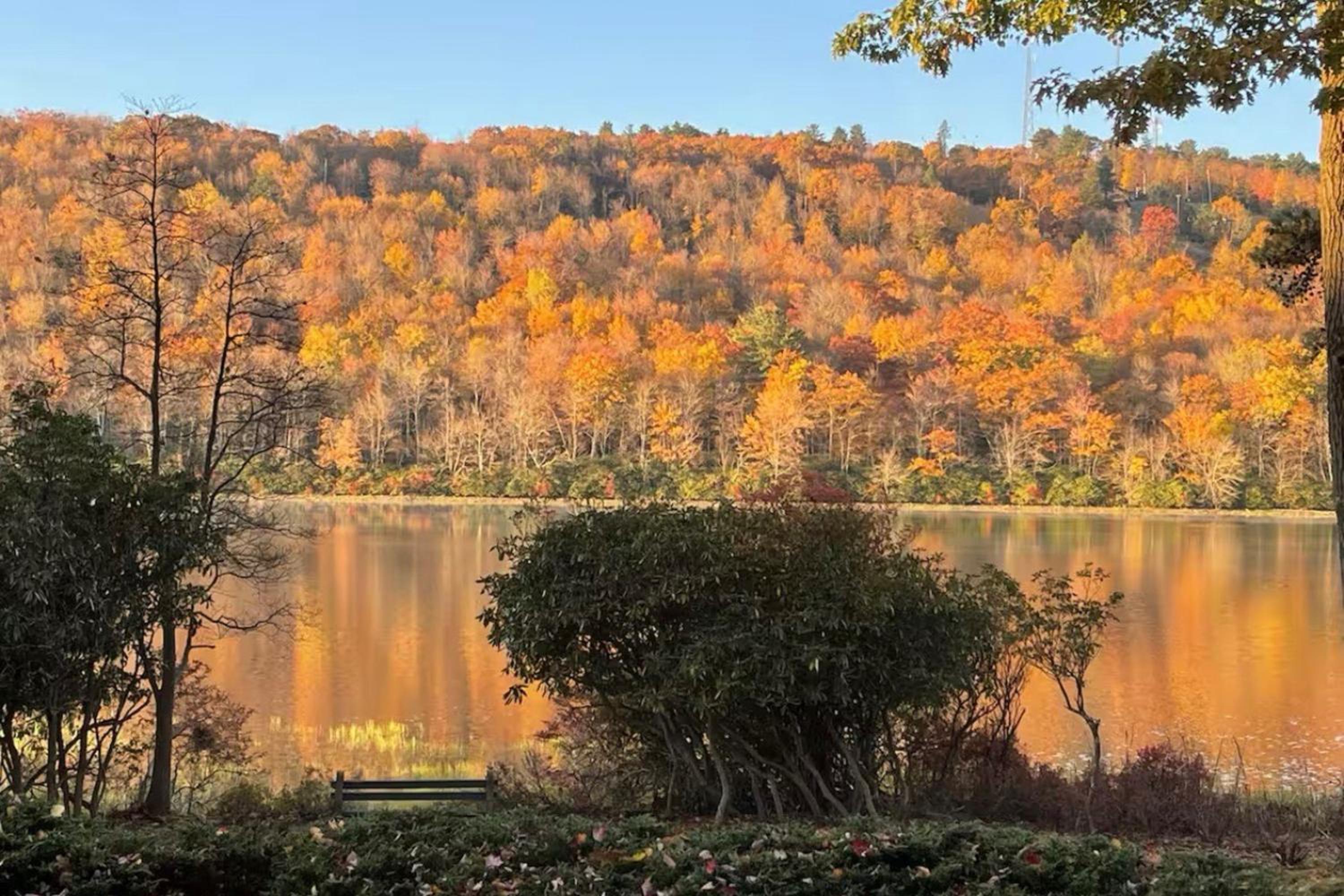 Lakefront Poconos Retreat! Pool and Hot Tub Access