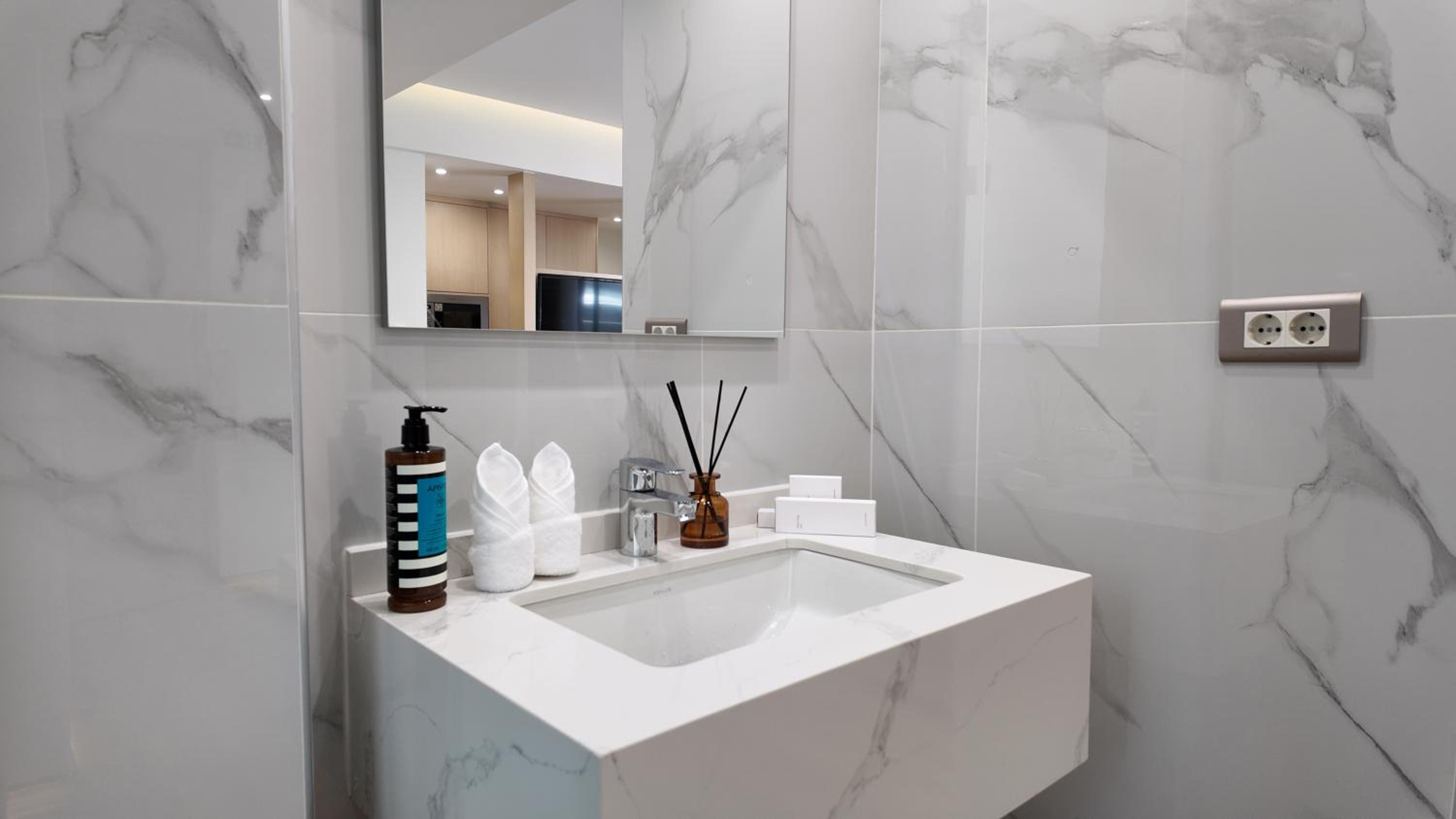 CC LUX Suites in Piraeus Port