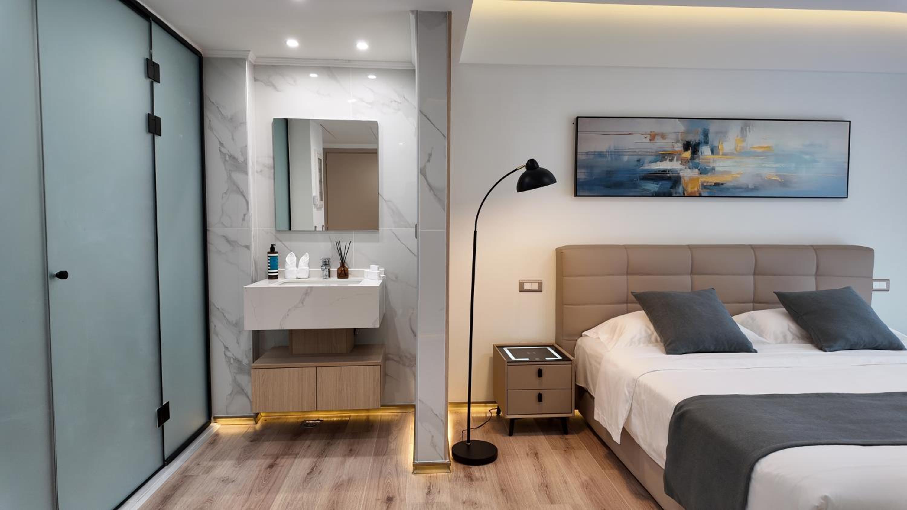 CC LUX Suites in Piraeus Port