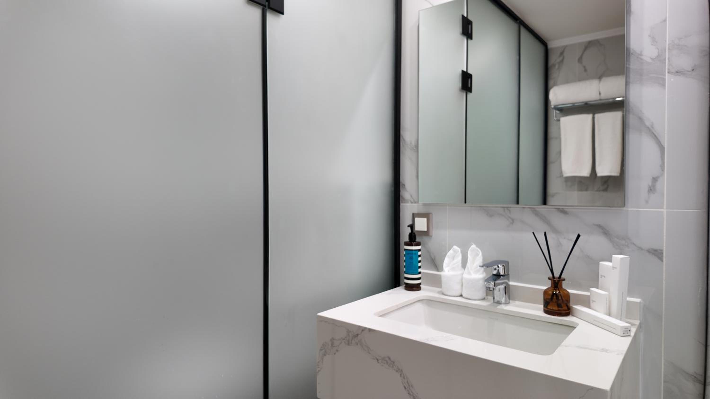 CC LUX Suites in Piraeus Port