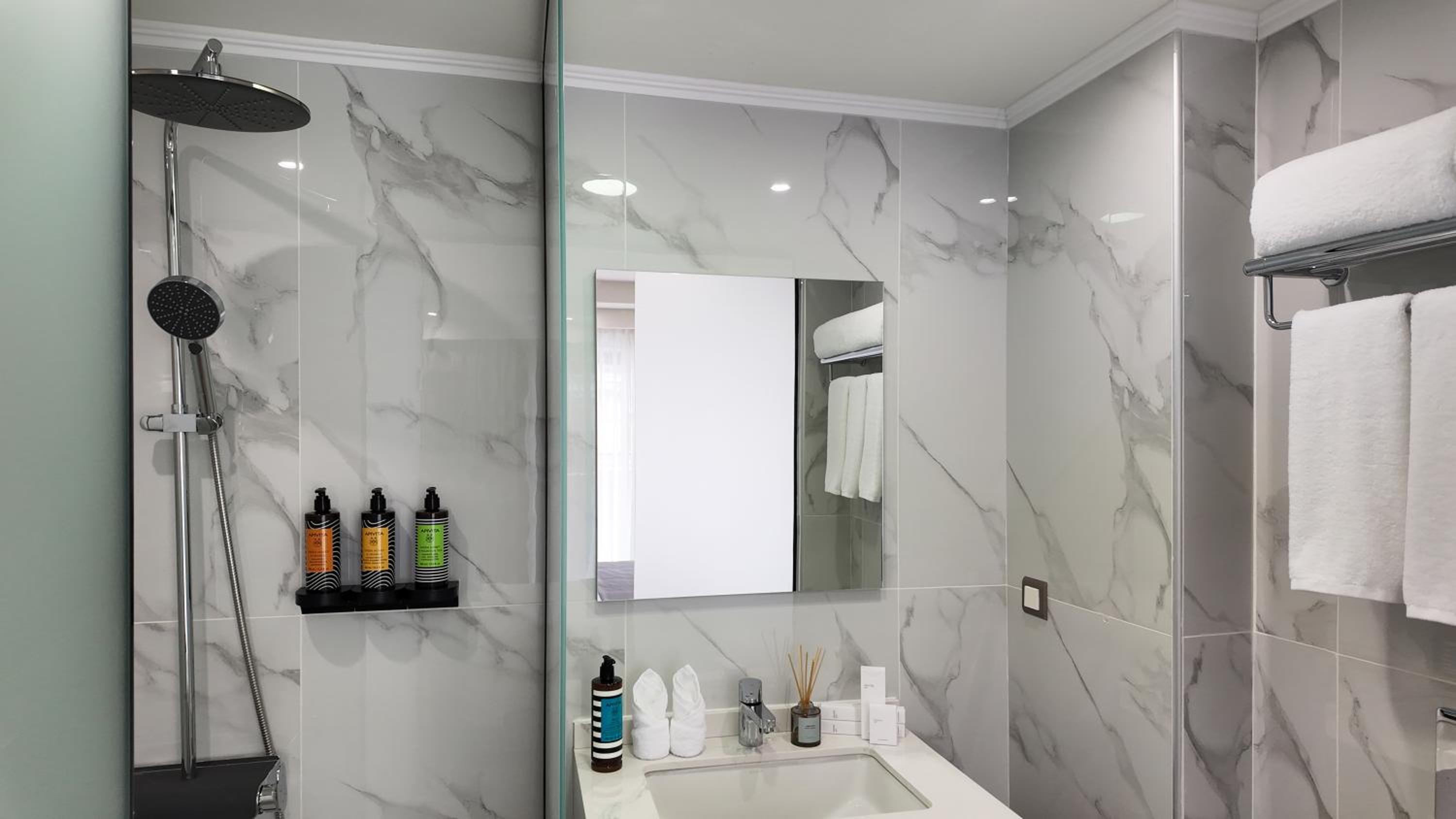 CC LUX Suites in Piraeus Port