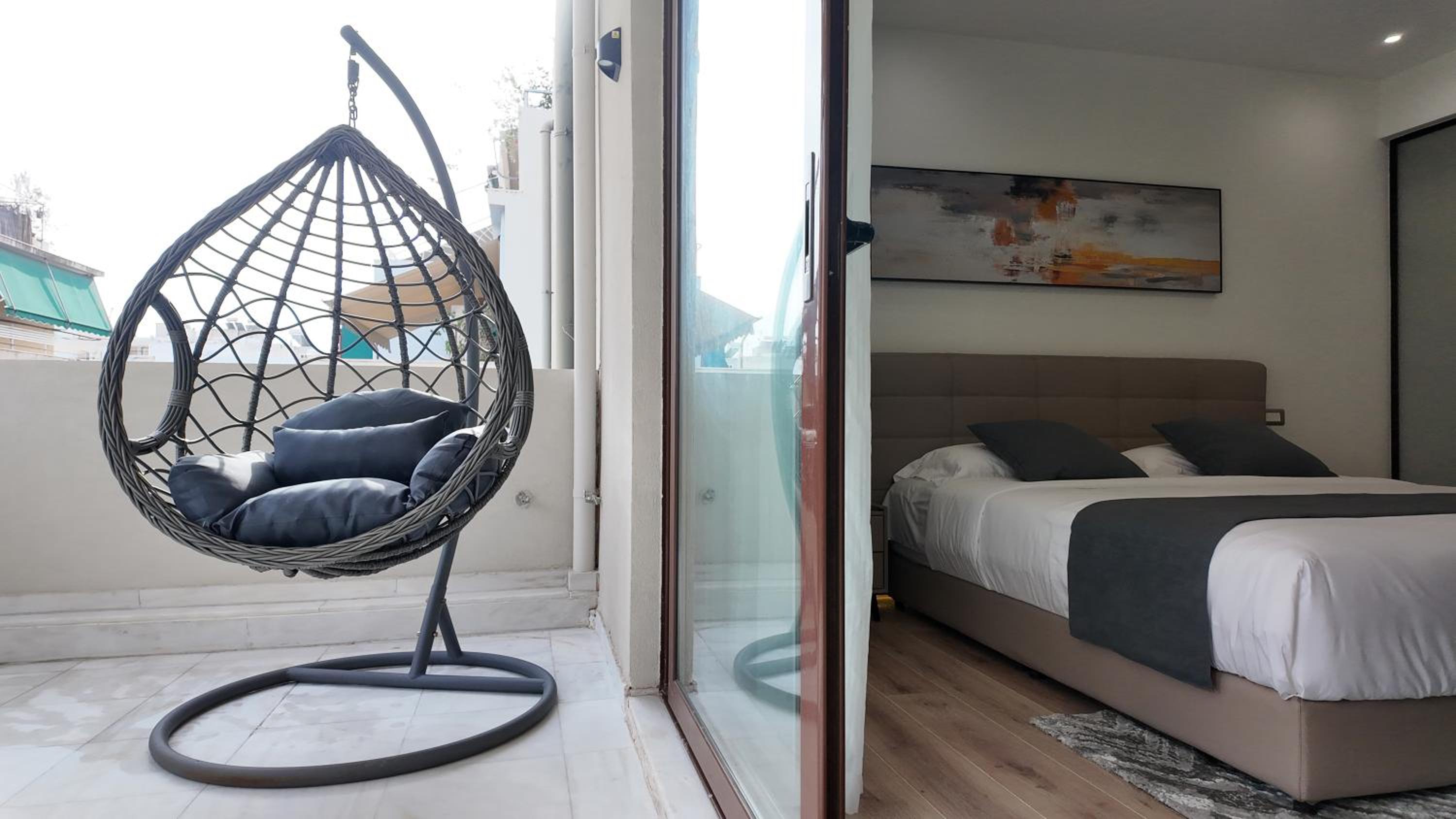CC LUX Suites in Piraeus Port