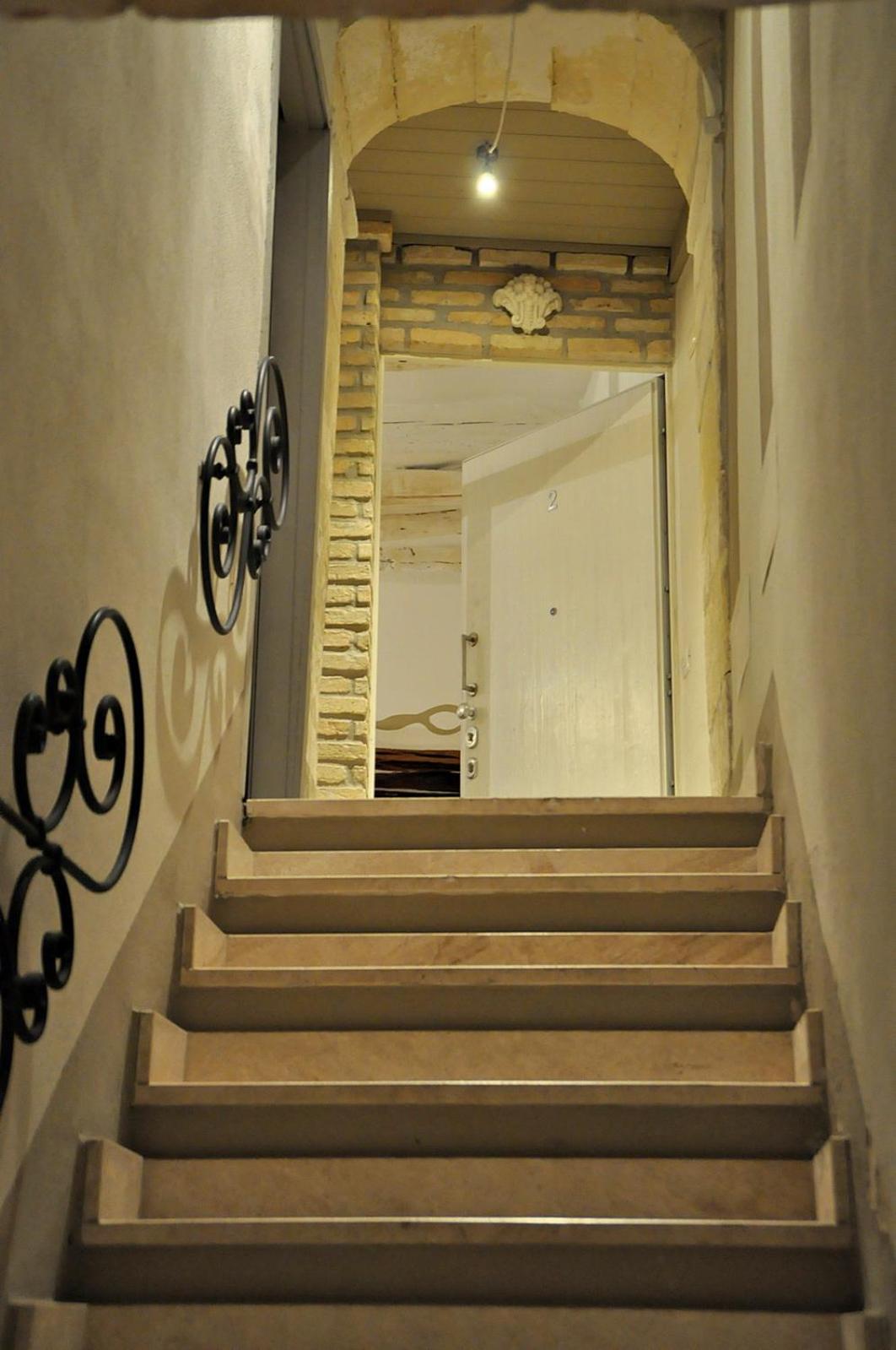 Oisife Apartments