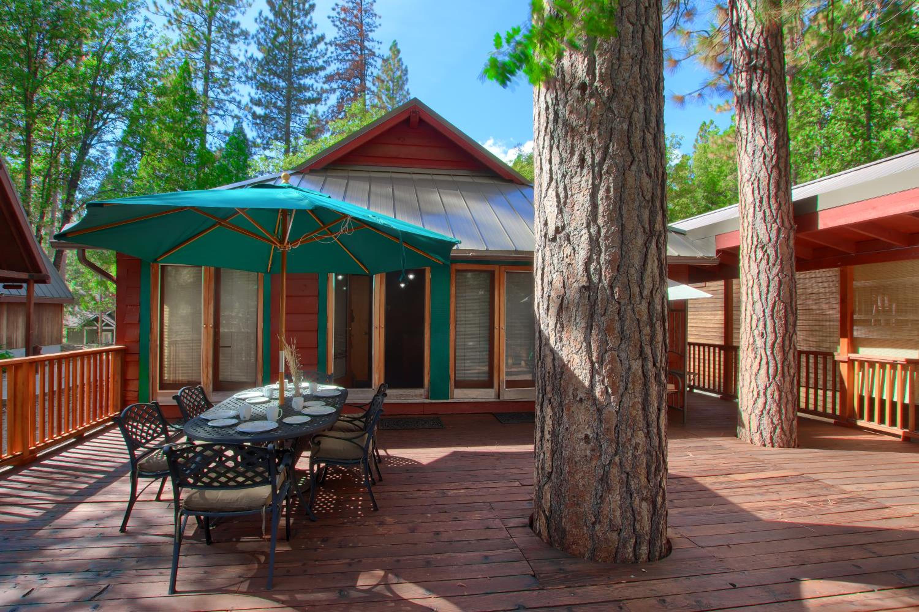 Black Oak Lodge at The Redwoods