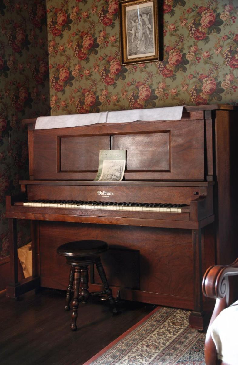 Simmons-Bond Inn Bed & Breakfast