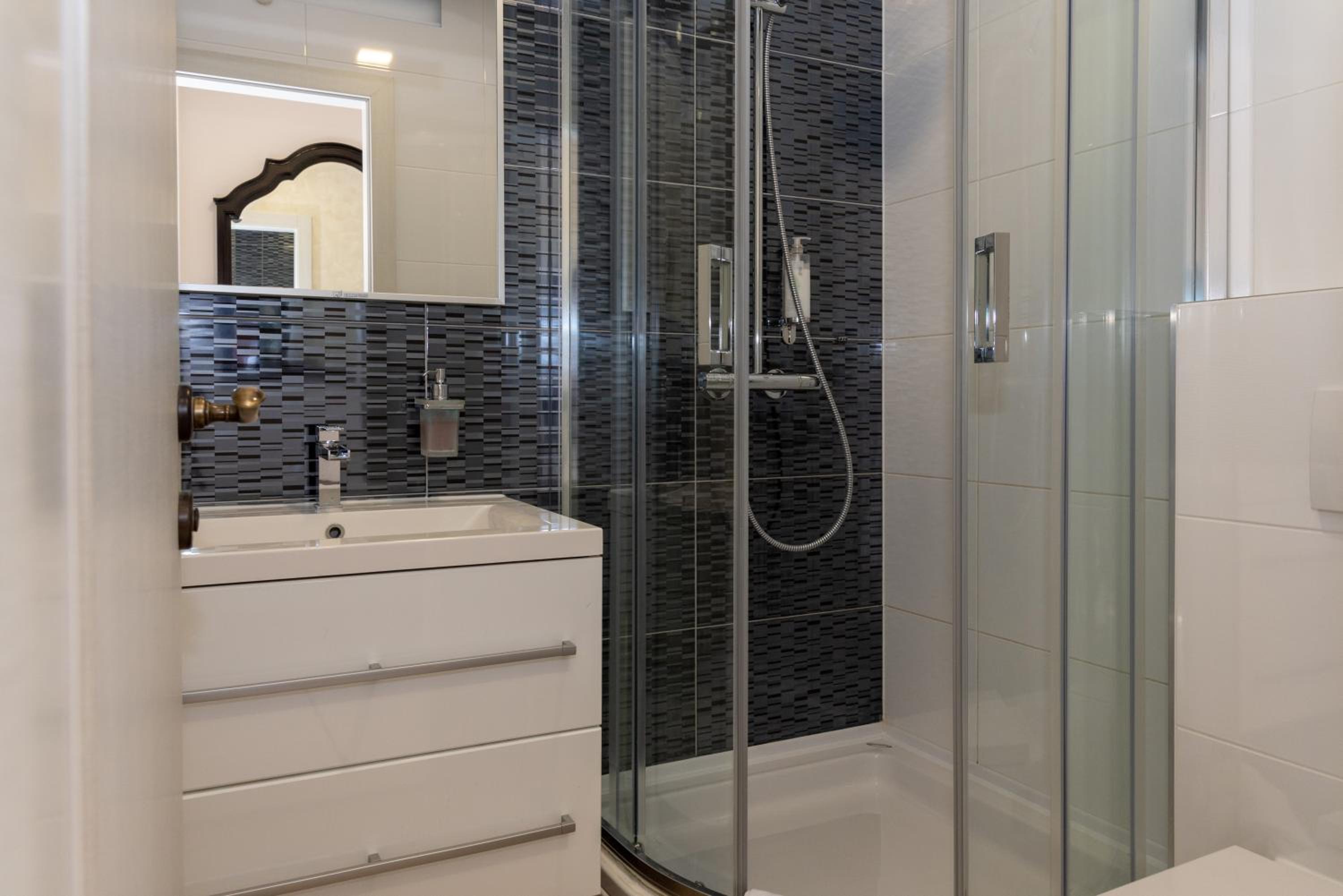 Queen Mary Luxury Rooms Split