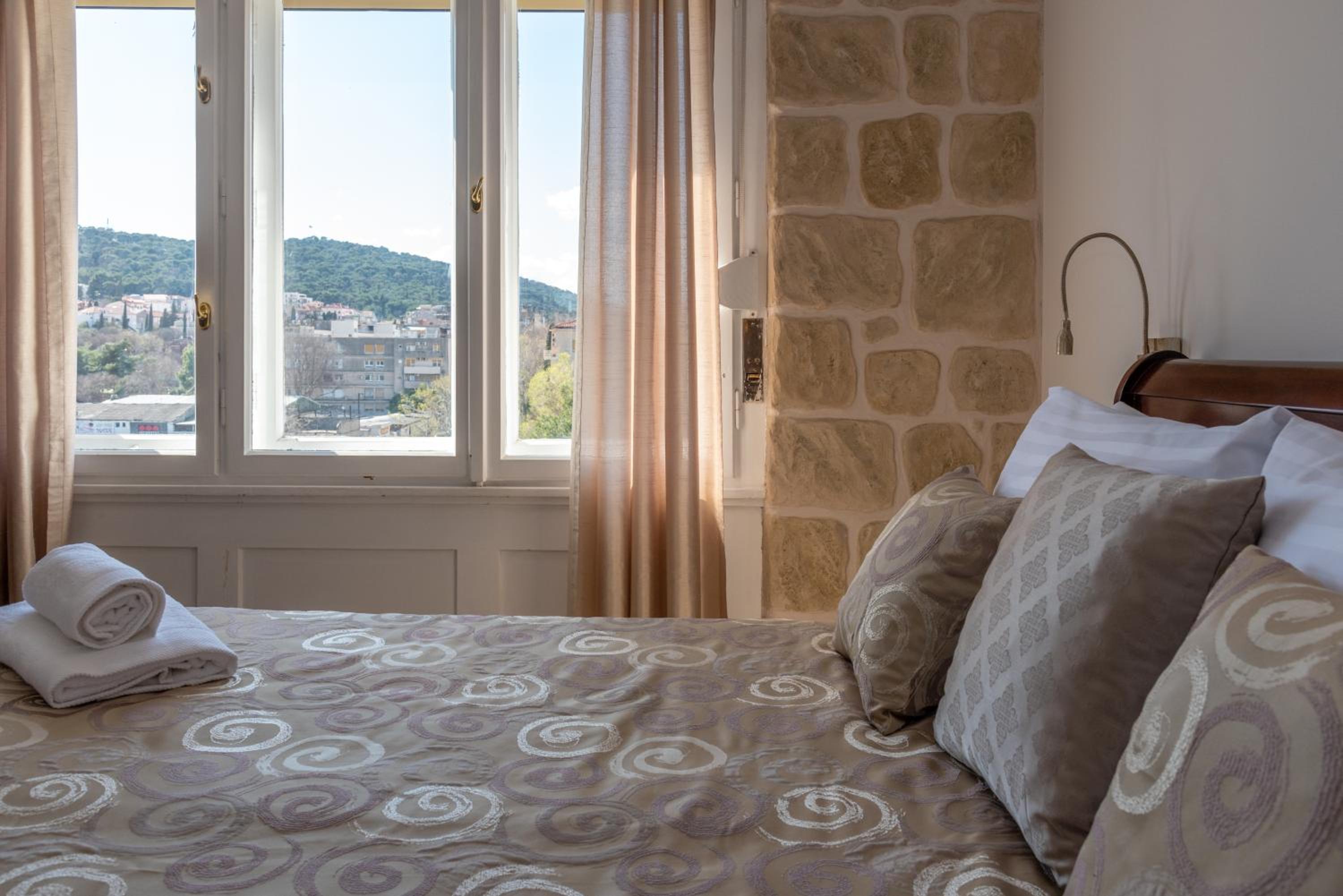Queen Teuta Luxury Rooms Split