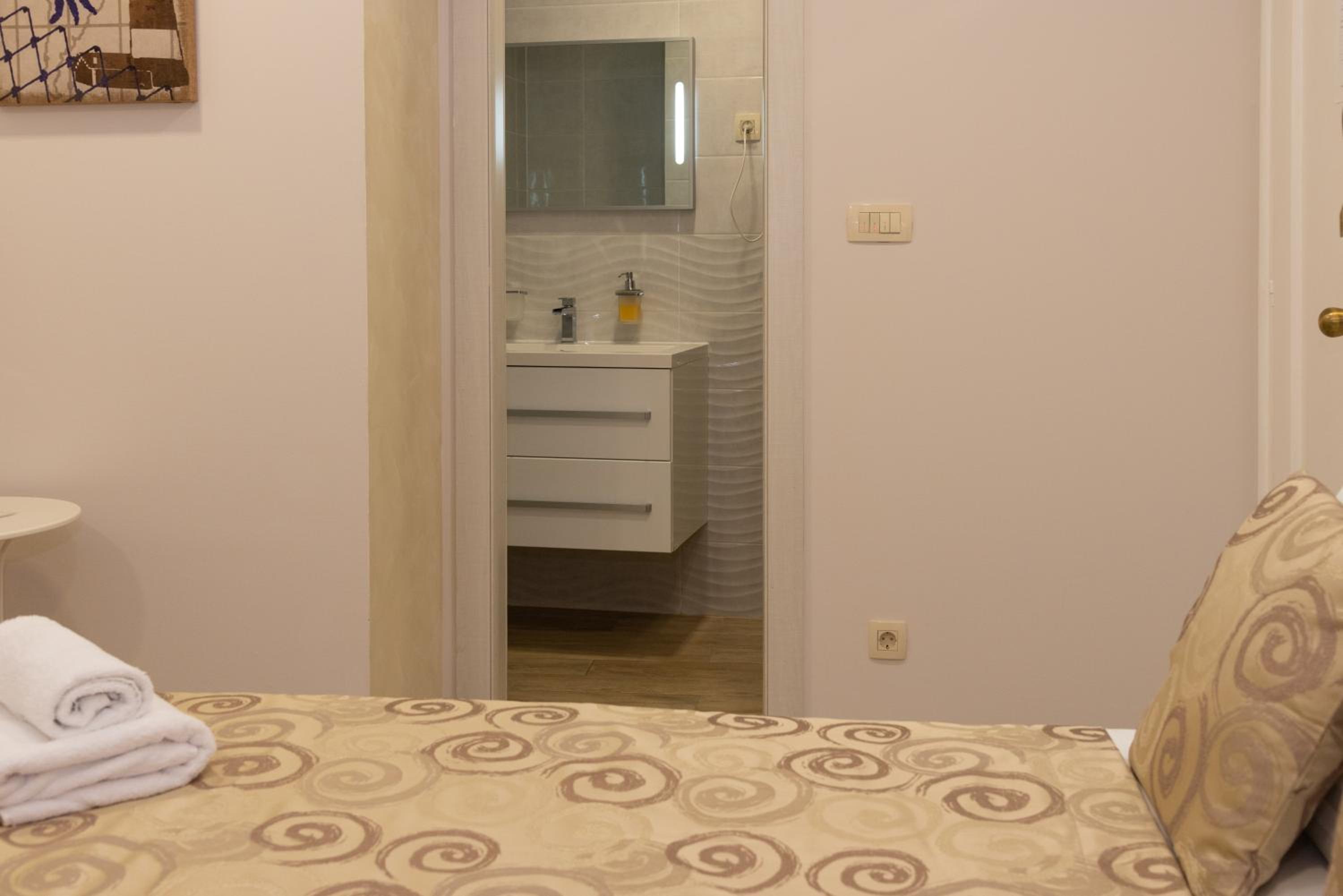 Queen Teuta Luxury Rooms Split