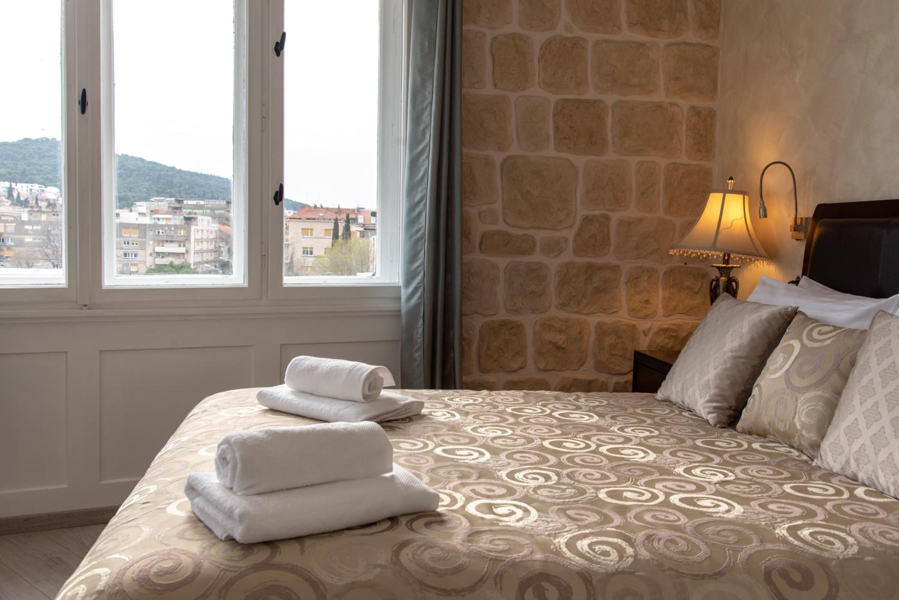 Queen Teuta Luxury Rooms Split