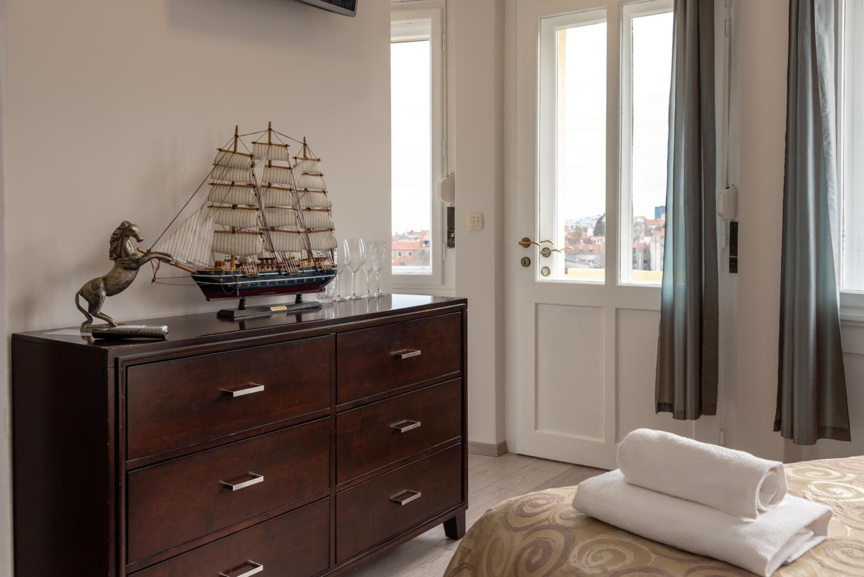 Queen Teuta Luxury Rooms Split
