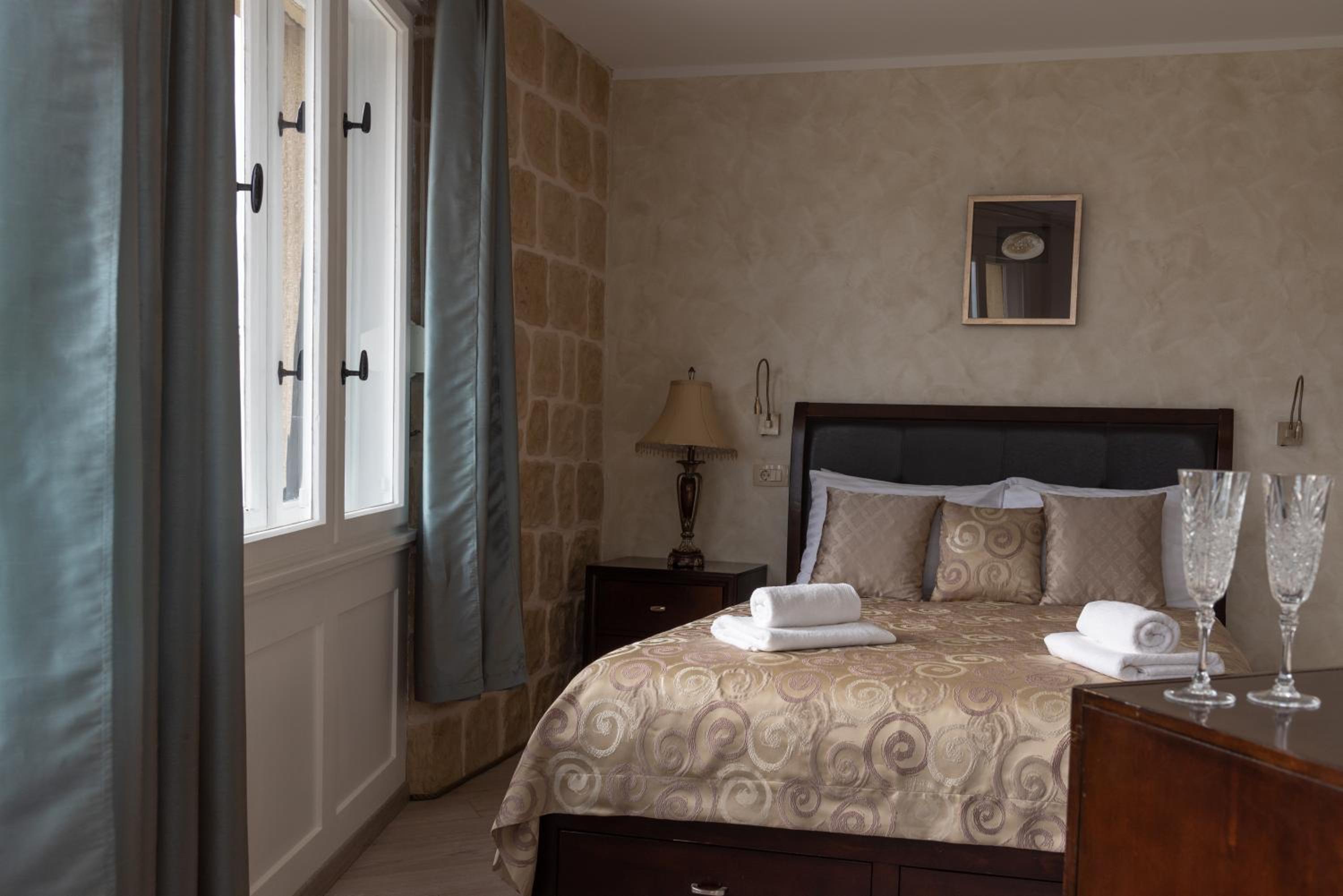 Queen Teuta Luxury Rooms Split