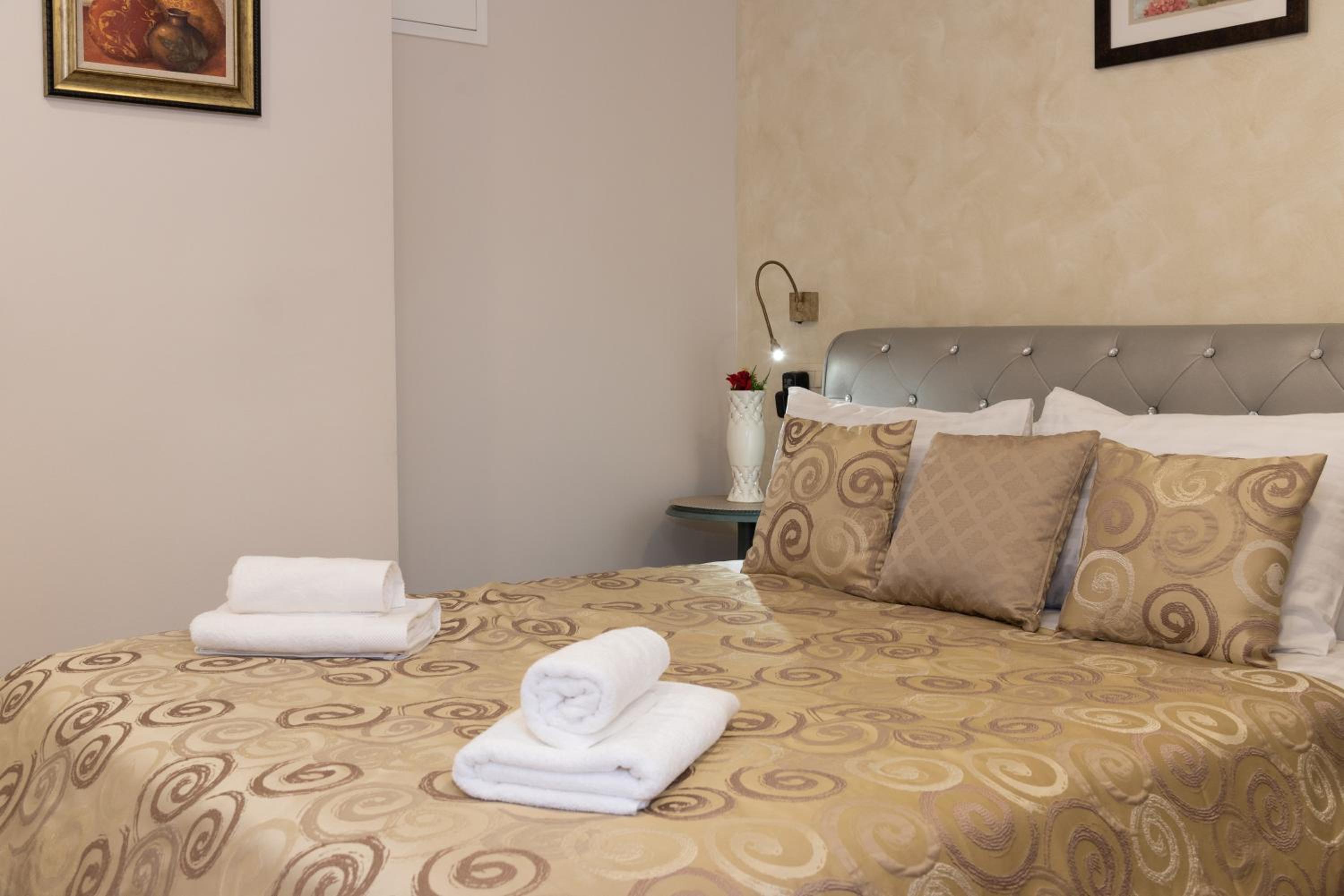 Queen Teuta Luxury Rooms Split