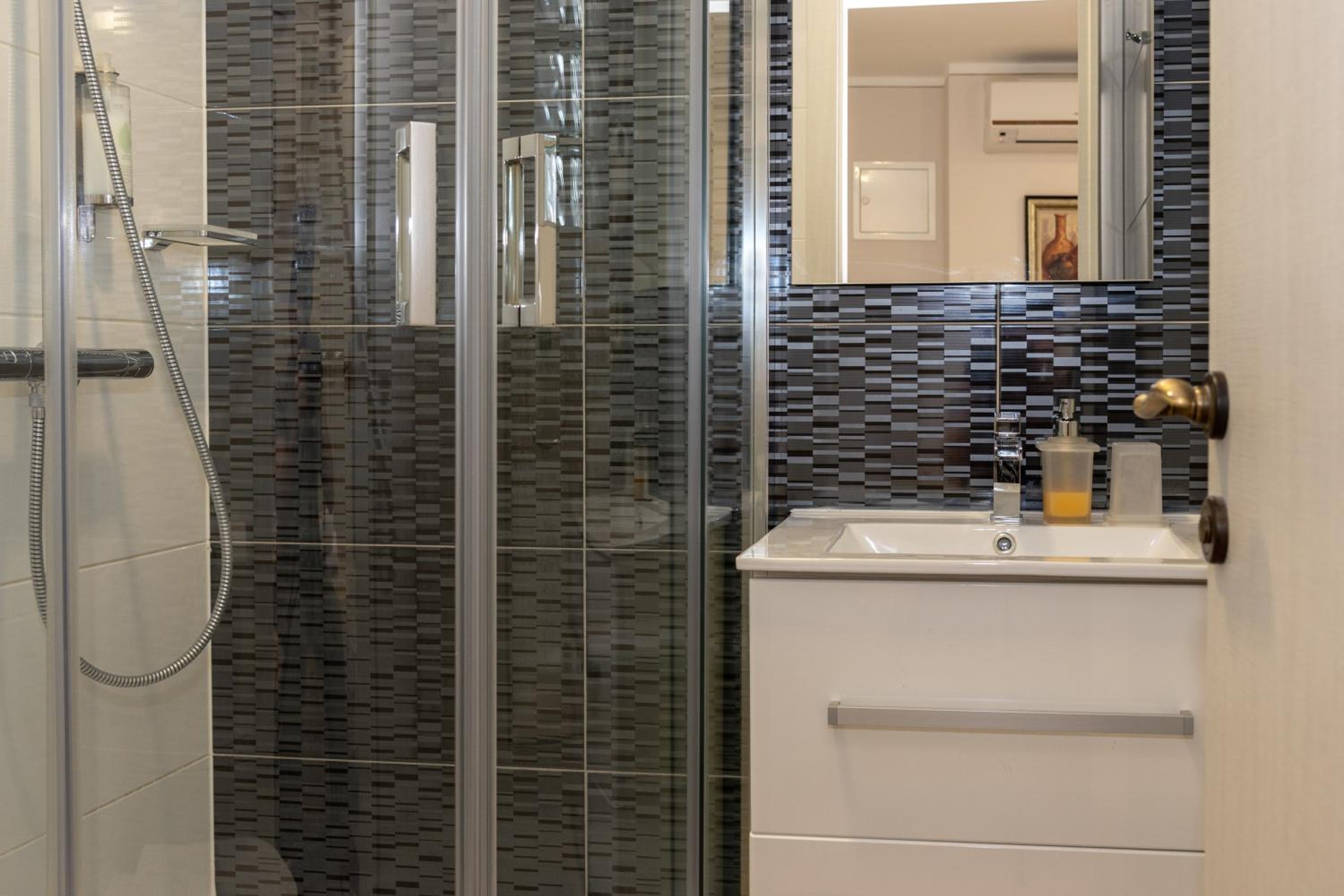 Queen Teuta Luxury Rooms Split