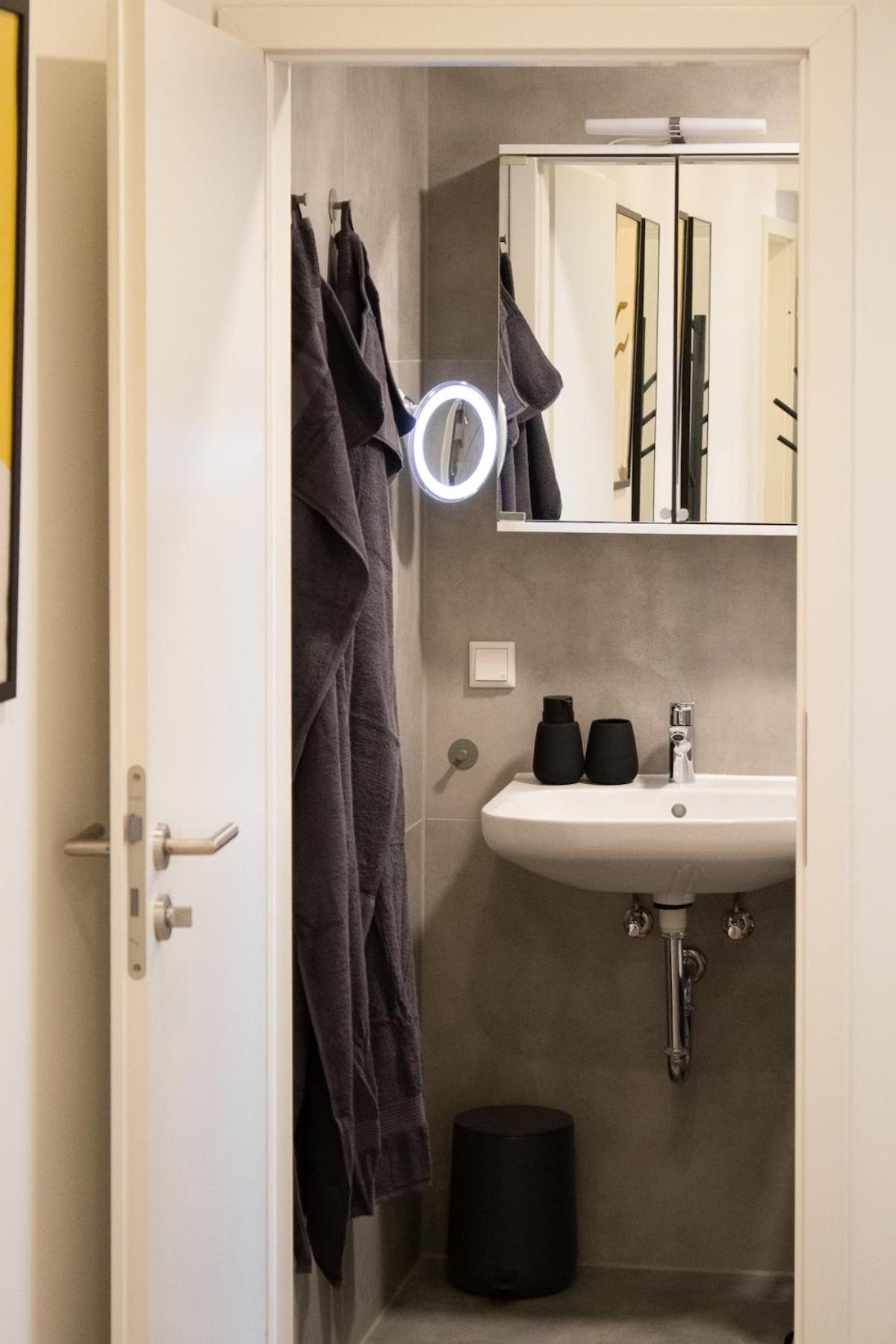 Central Business Apartment