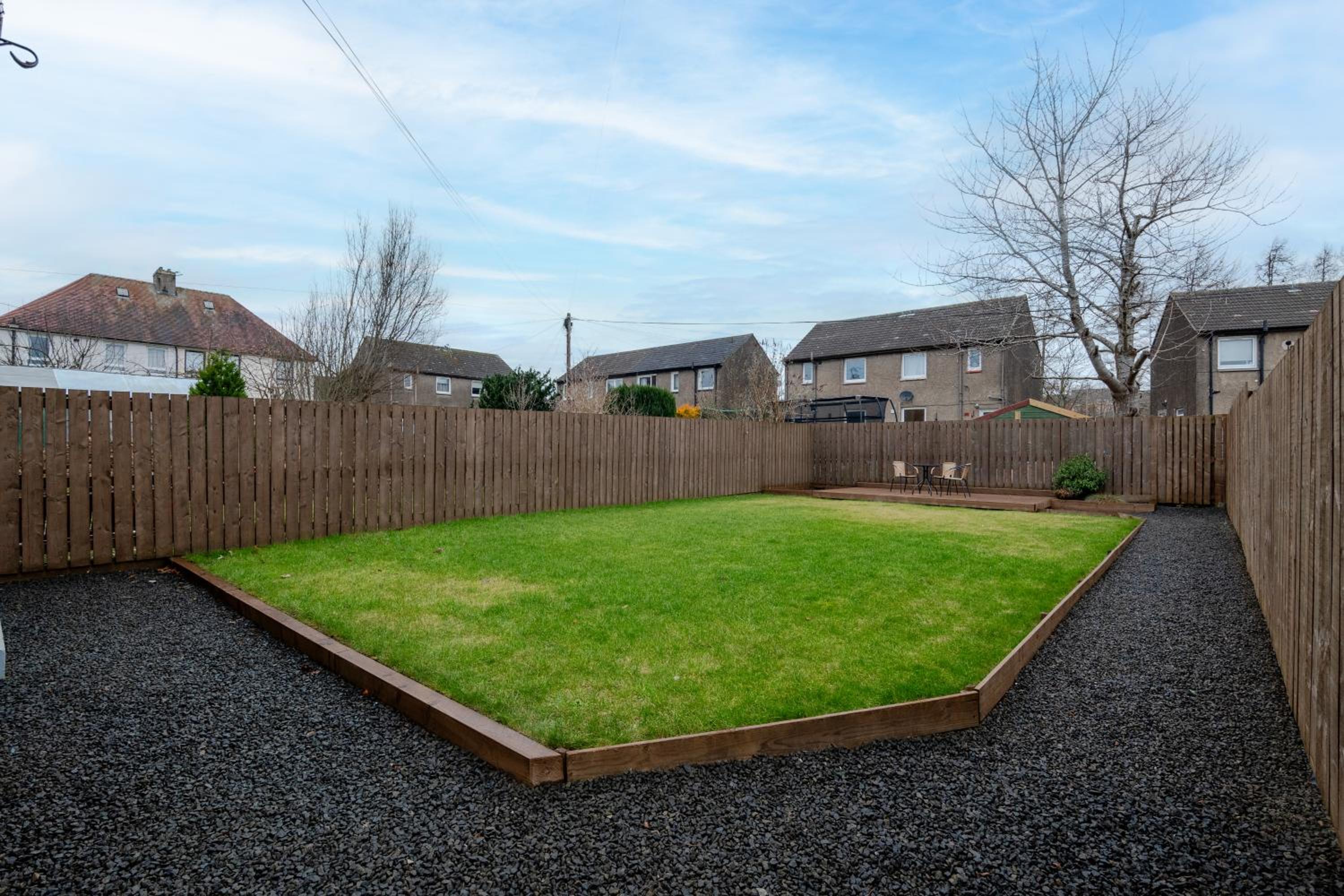 3 Bedroom House-Free Parking-by Holiday Homes