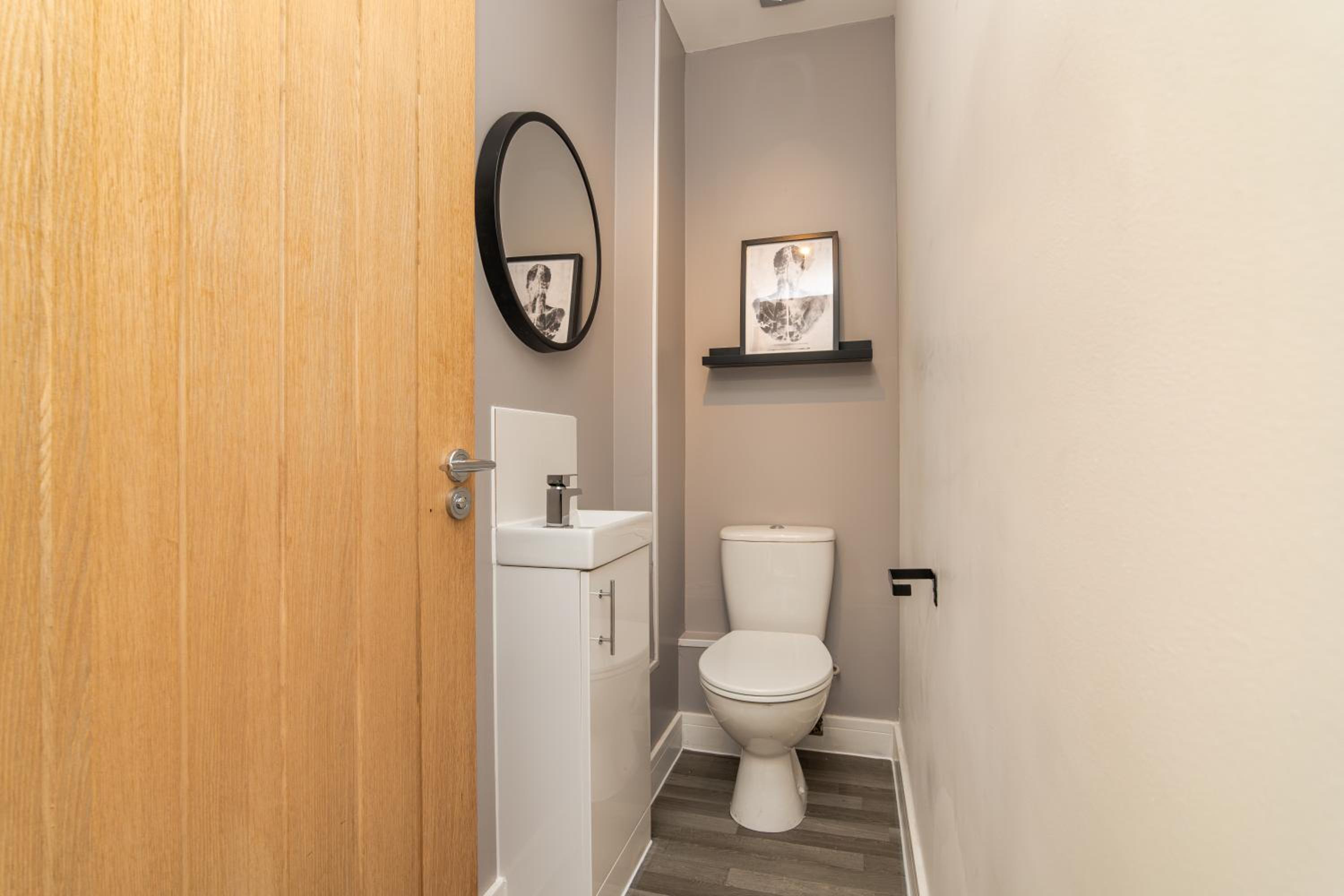 3 Bedroom House-Free Parking-by Holiday Homes