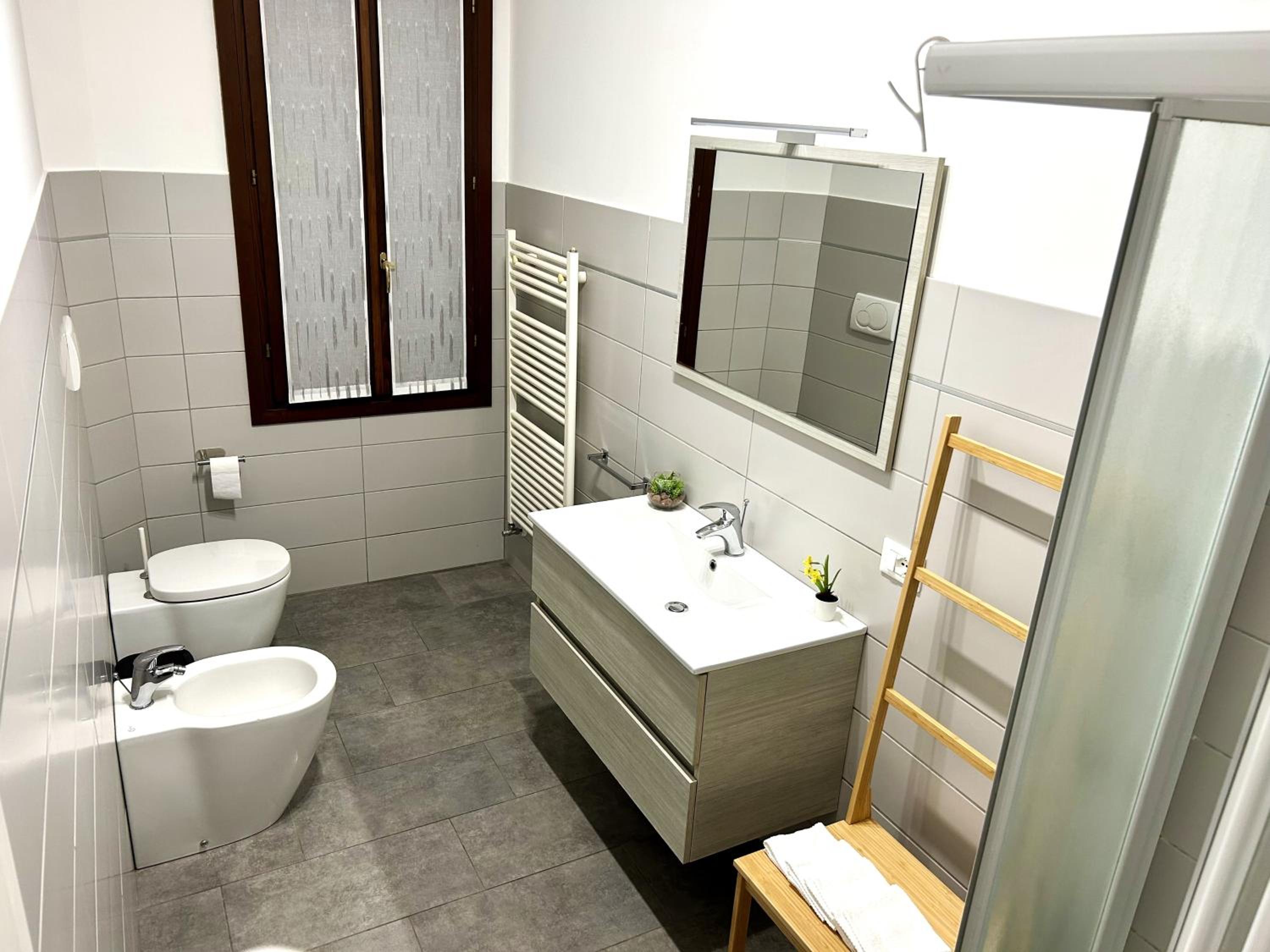 Lovely Bridge View Apartment Close to Padua City Center