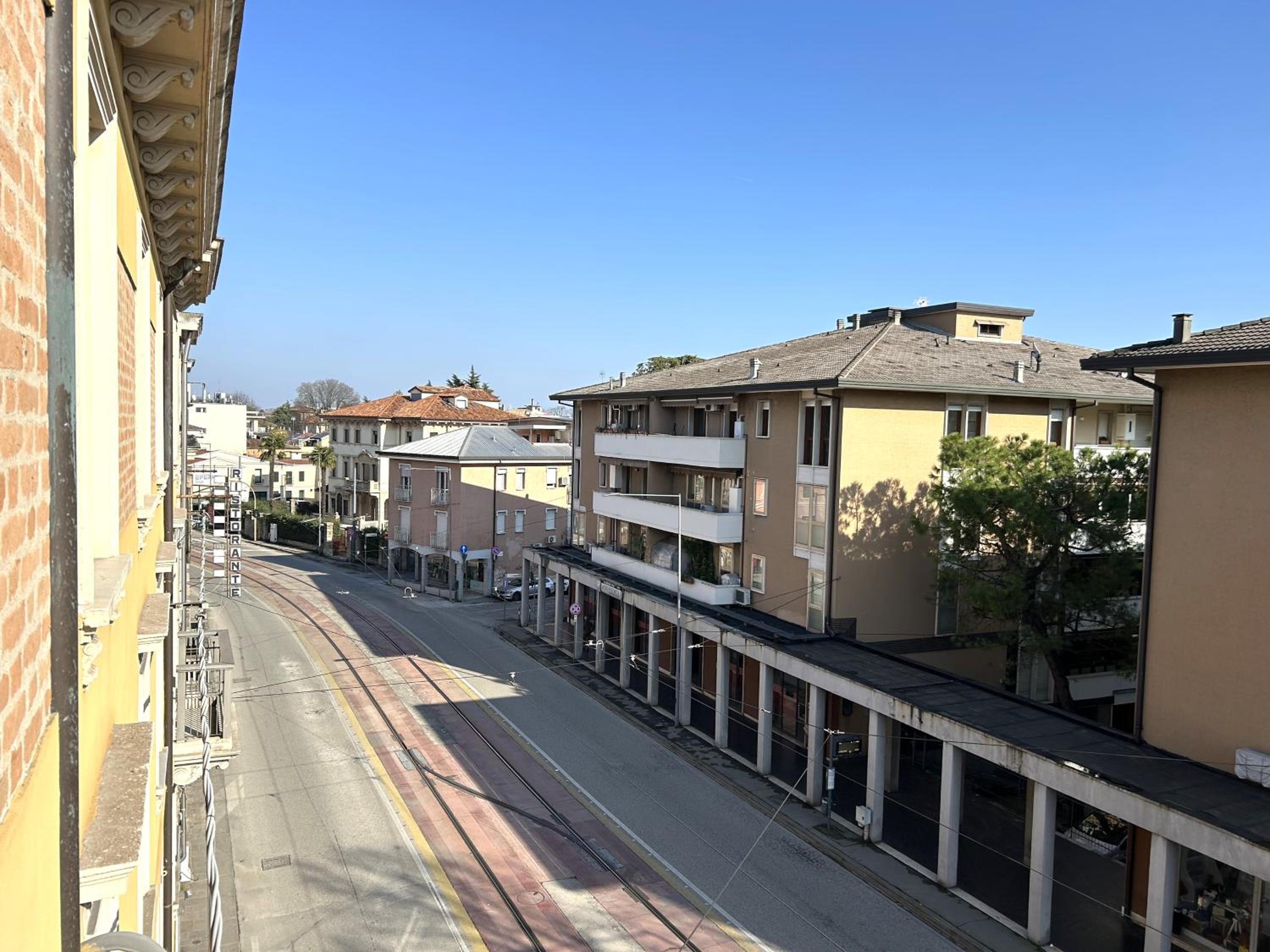 Lovely Bridge View Apartment Close to Padua City Center