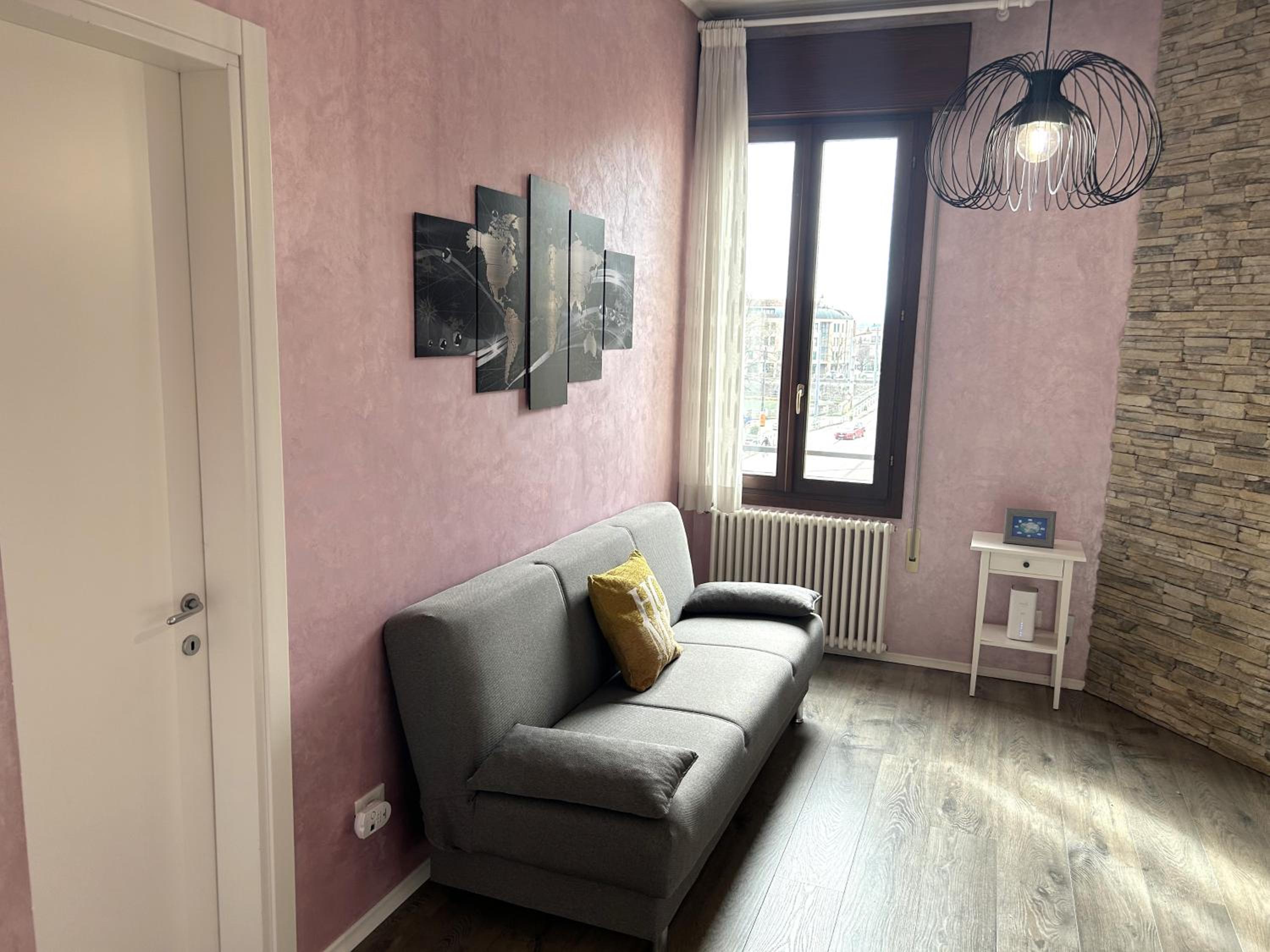 Lovely Bridge View Apartment Close to Padua City Center