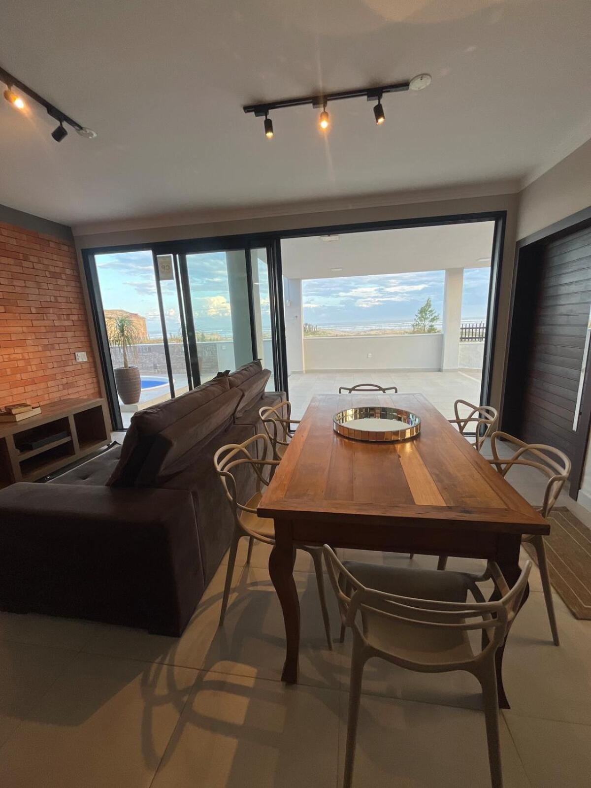 Linda Casa with pool 5 minutes from the airport
