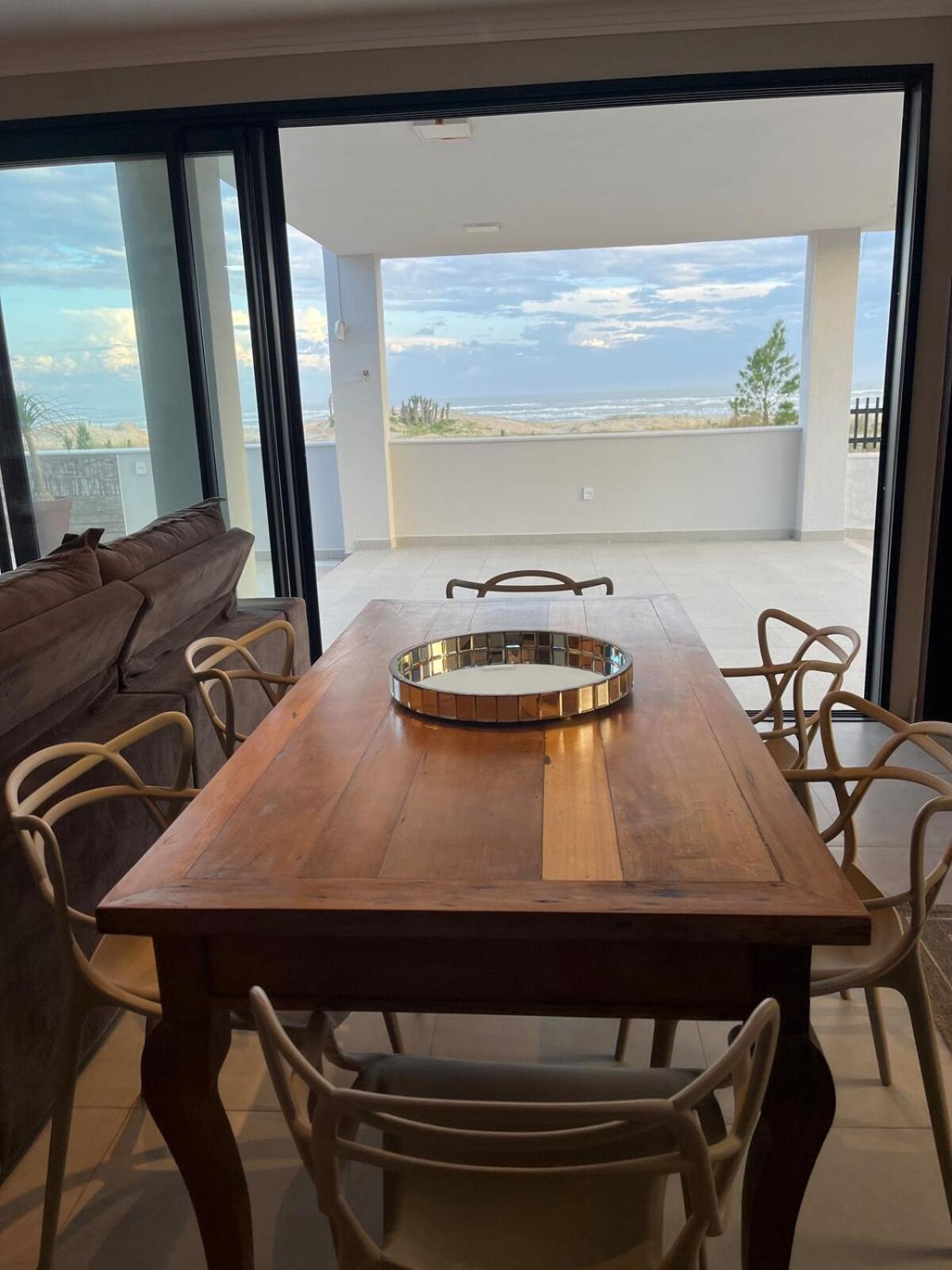 Linda Casa with pool 5 minutes from the airport