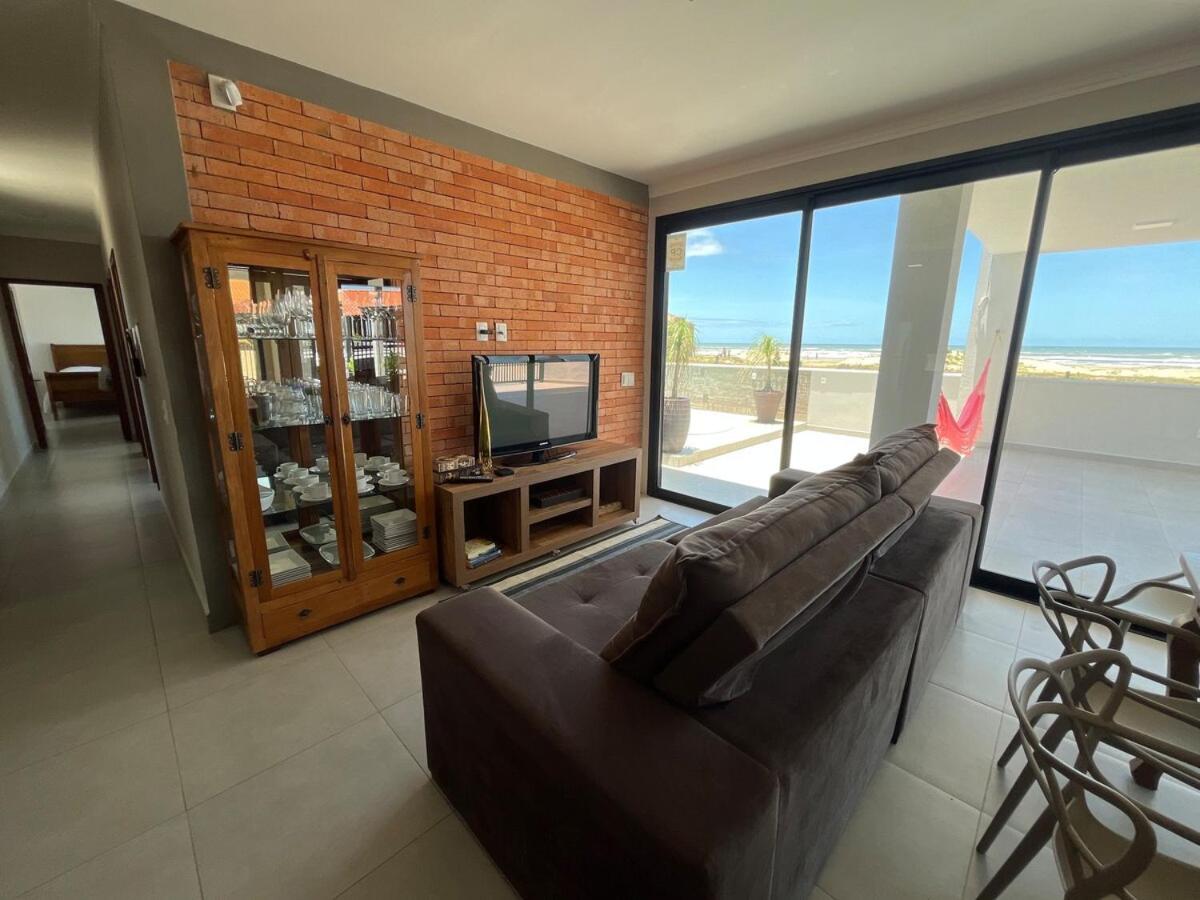 Linda Casa with pool 5 minutes from the airport
