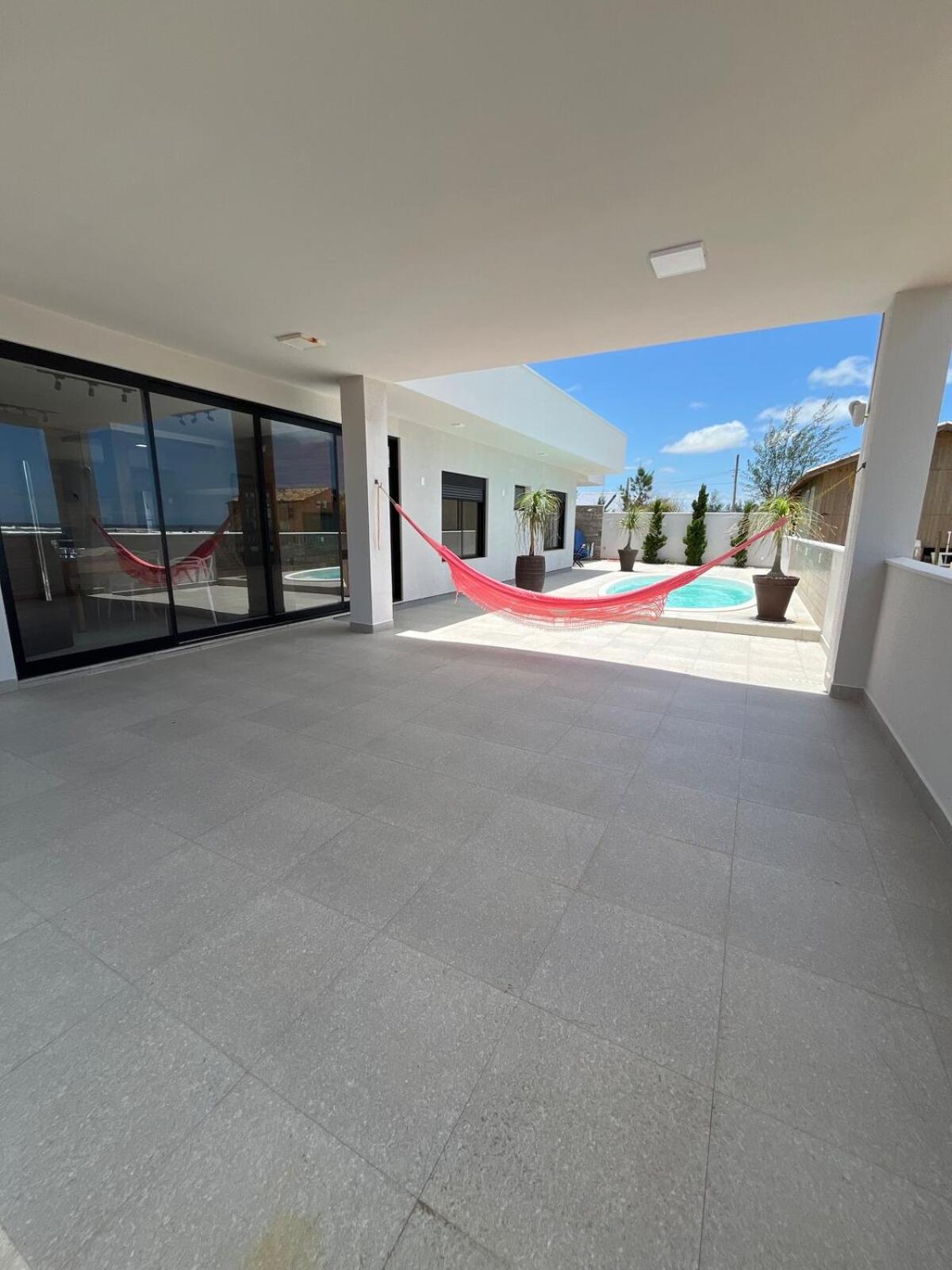 Linda Casa with pool 5 minutes from the airport